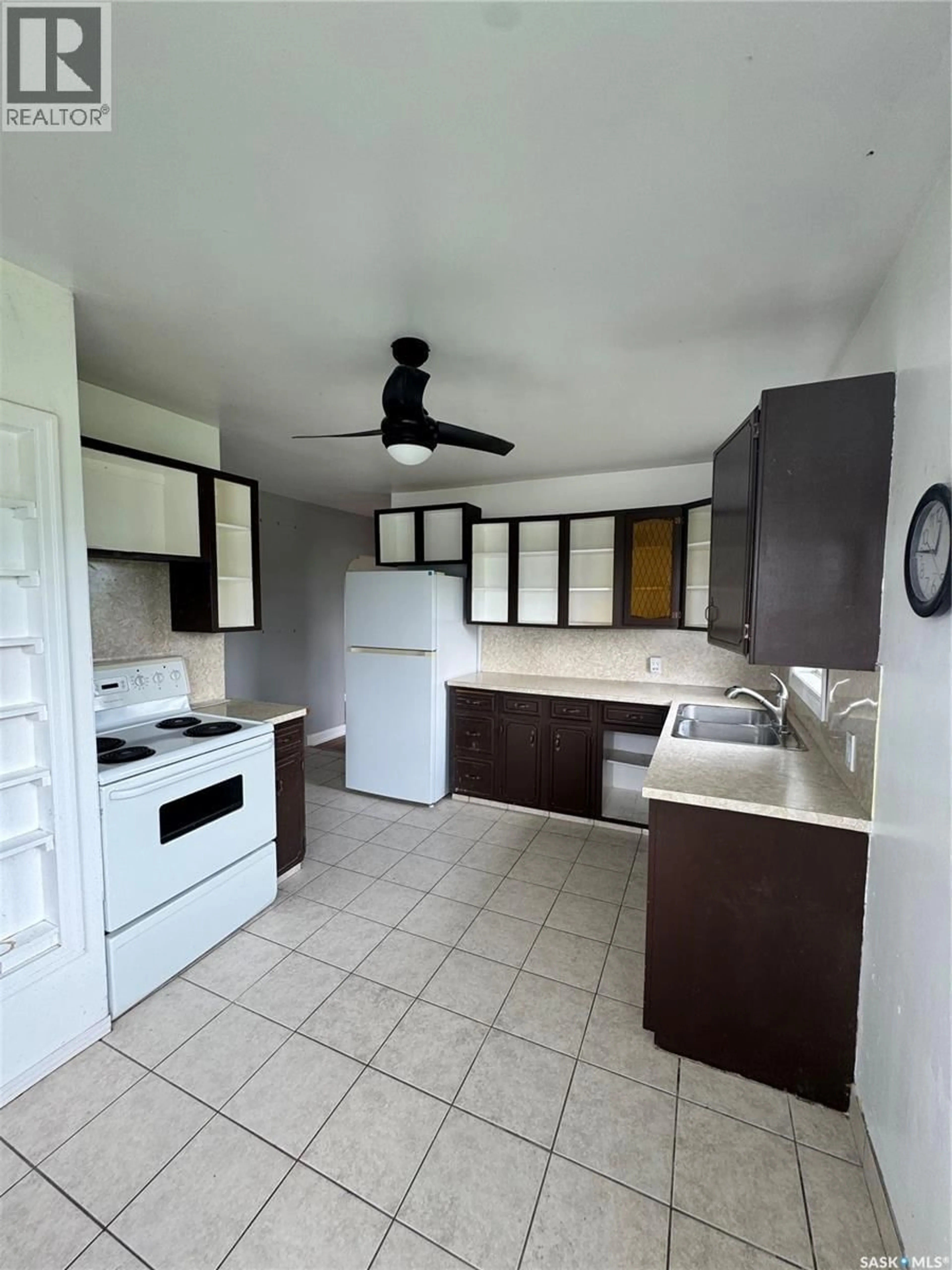 Standard kitchen, ceramic/tile floor for 603 5TH AVENUE, Griffin Saskatchewan S0C1G0