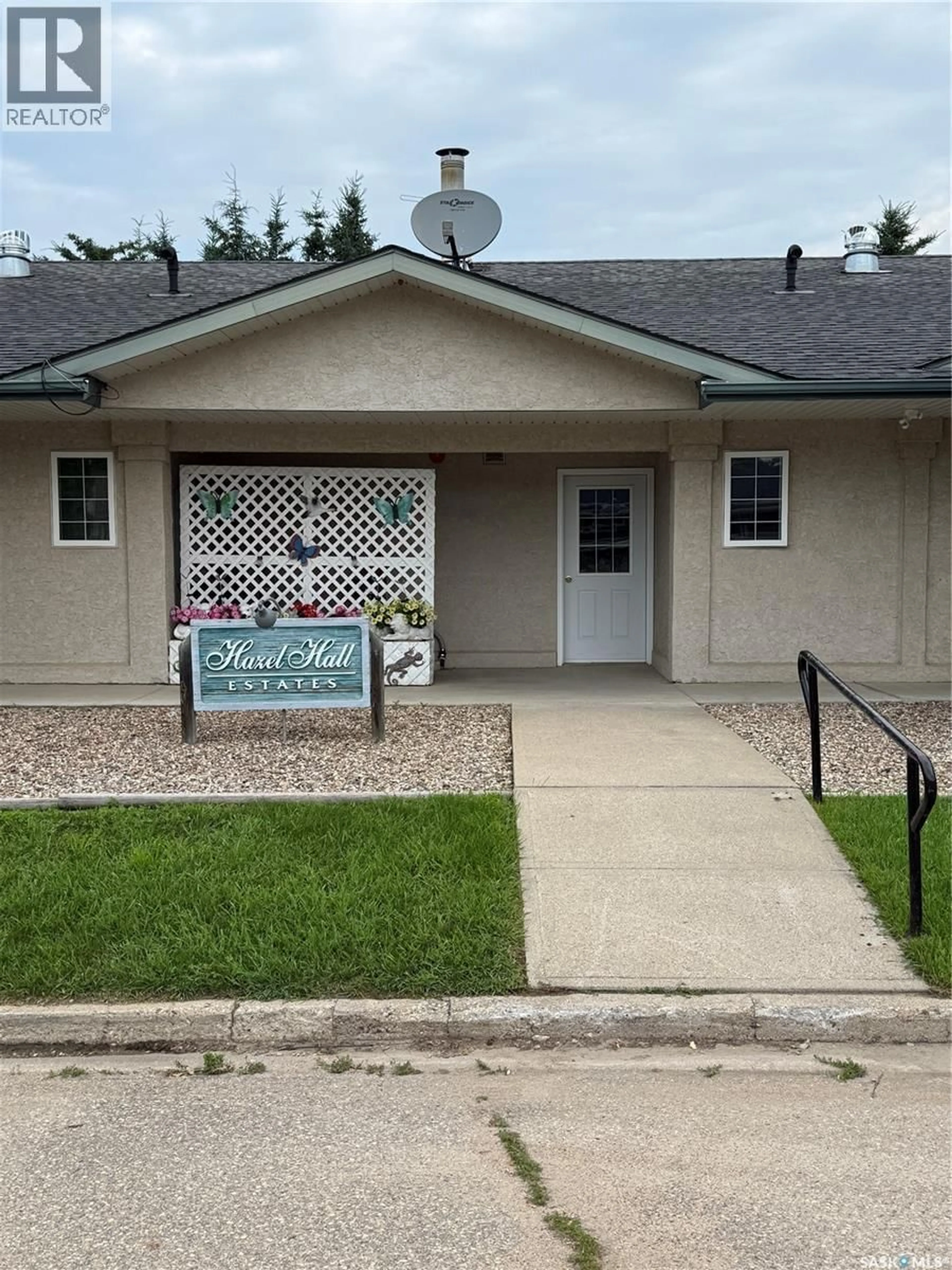 Home with vinyl exterior material, street for E - 6 108 6TH AVENUE, Shellbrook Saskatchewan S0J2E0