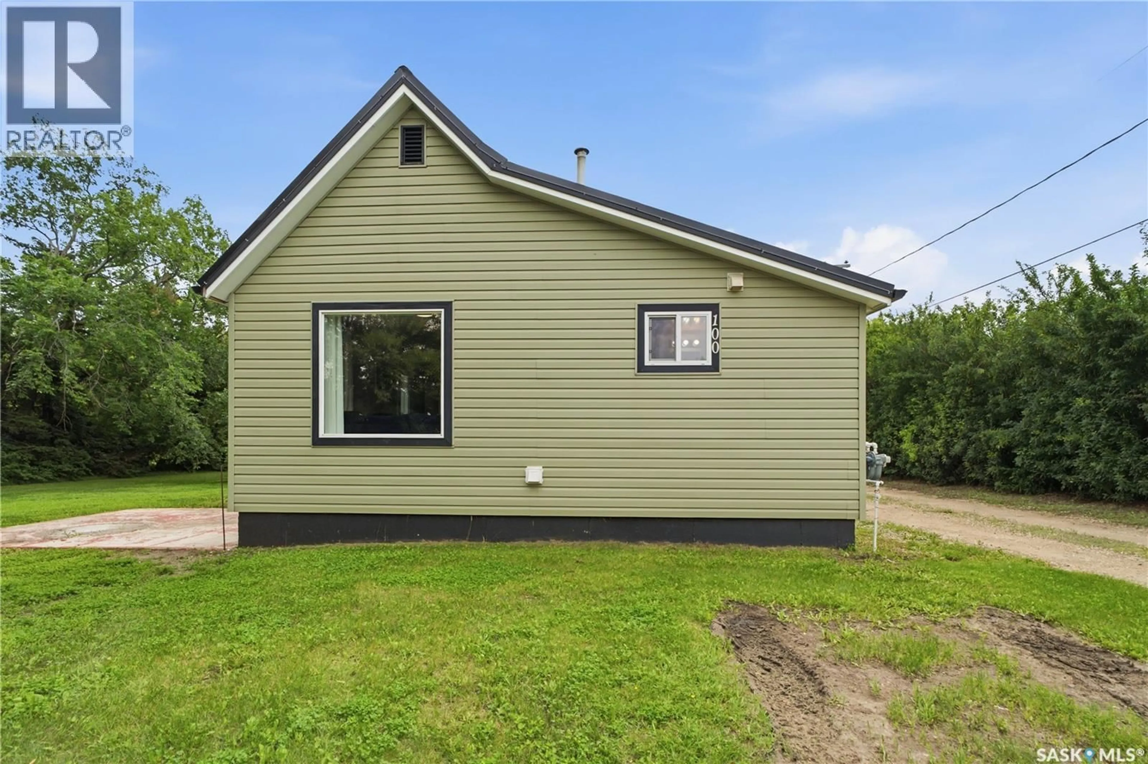 Home with vinyl exterior material, building for 100 RAILWAY AVENUE, Maymont Saskatchewan S0M1T0