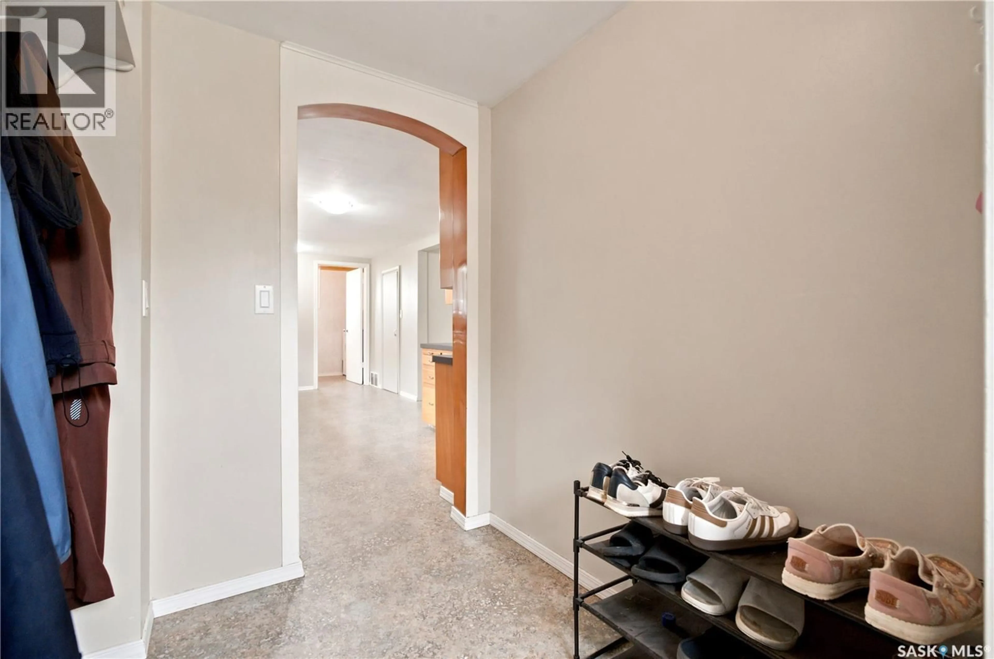Indoor entryway for 100 RAILWAY AVENUE, Maymont Saskatchewan S0M1T0