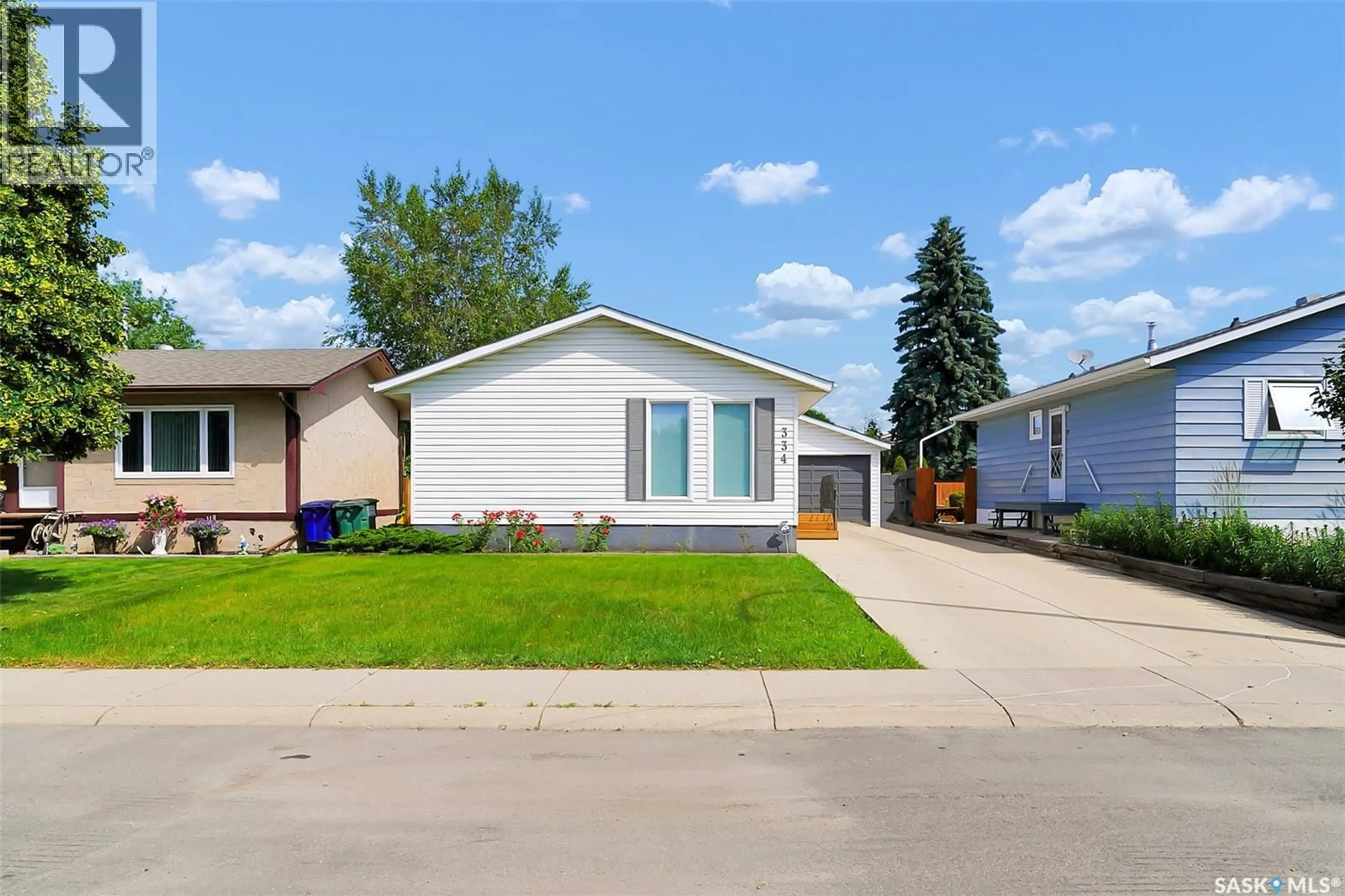 Home with vinyl exterior material, street for 334 JOHNSON CRESCENT, Saskatoon Saskatchewan S7L5P9