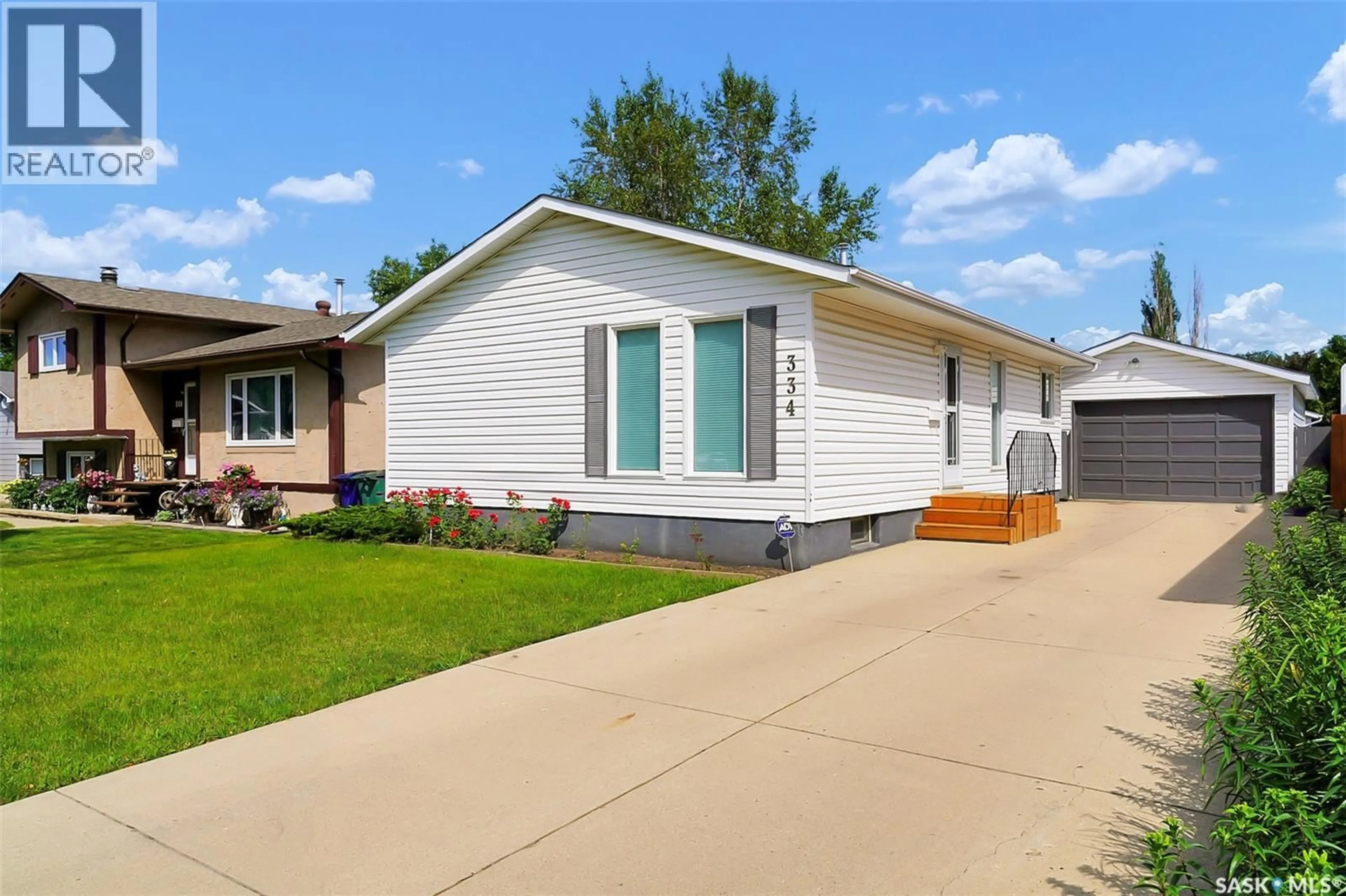Home with vinyl exterior material, street for 334 JOHNSON CRESCENT, Saskatoon Saskatchewan S7L5P9