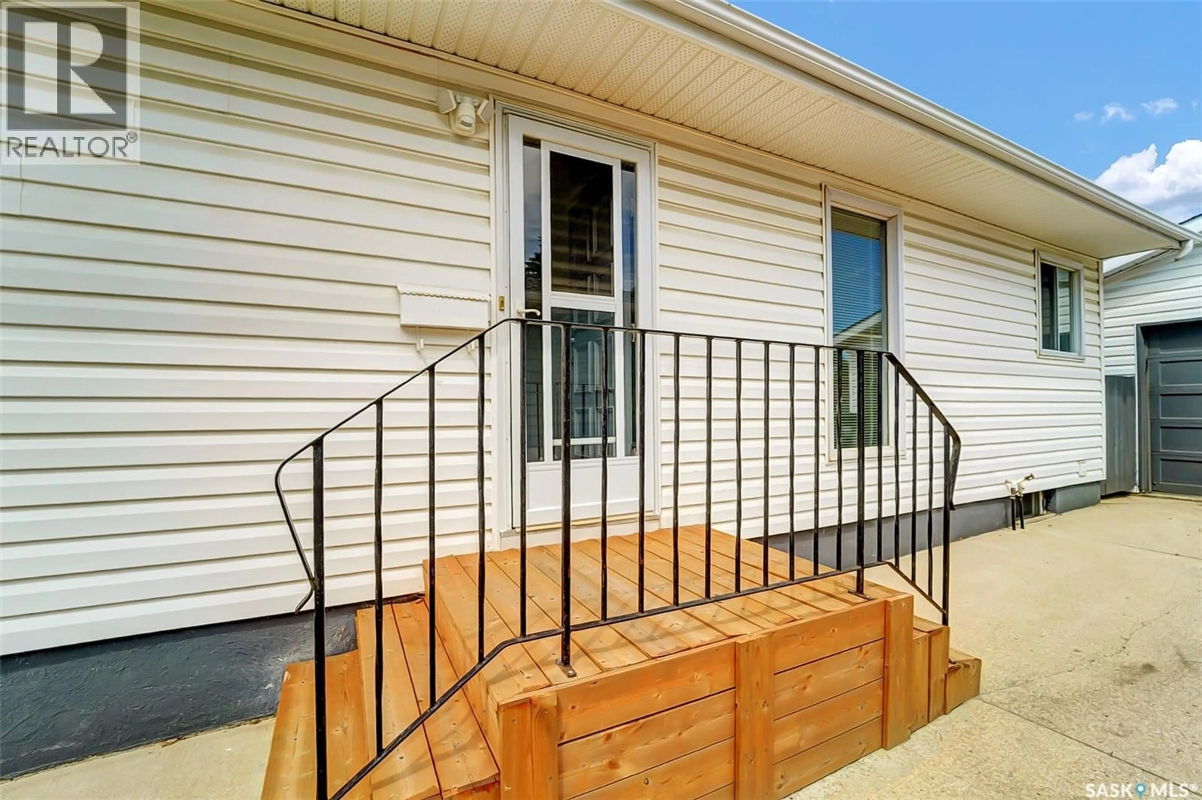 Unknown for 334 JOHNSON CRESCENT, Saskatoon Saskatchewan S7L5P9
