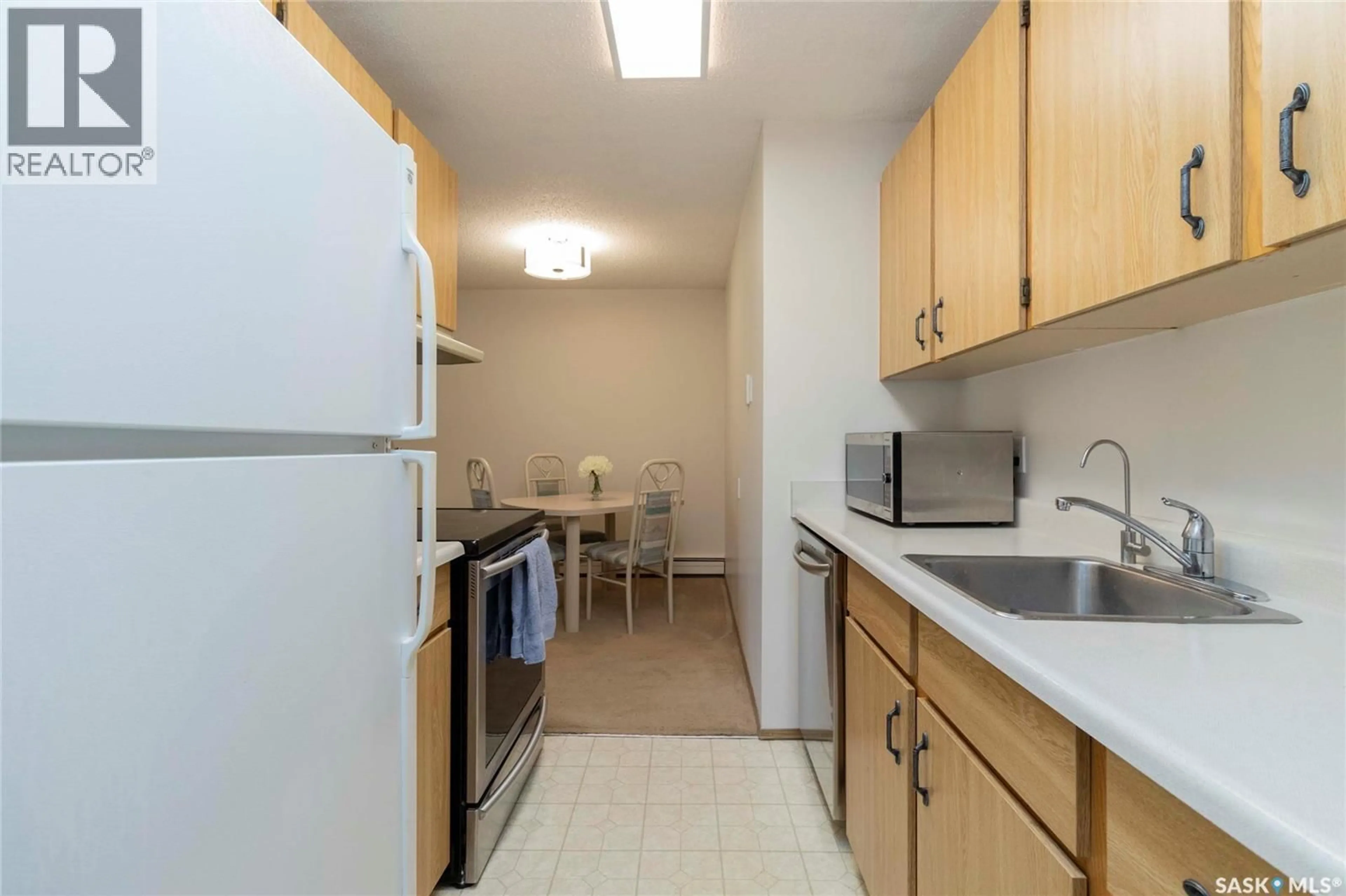 Standard kitchen, unknown for E - 111 425 115TH STREET, Saskatoon Saskatchewan S7N2E5