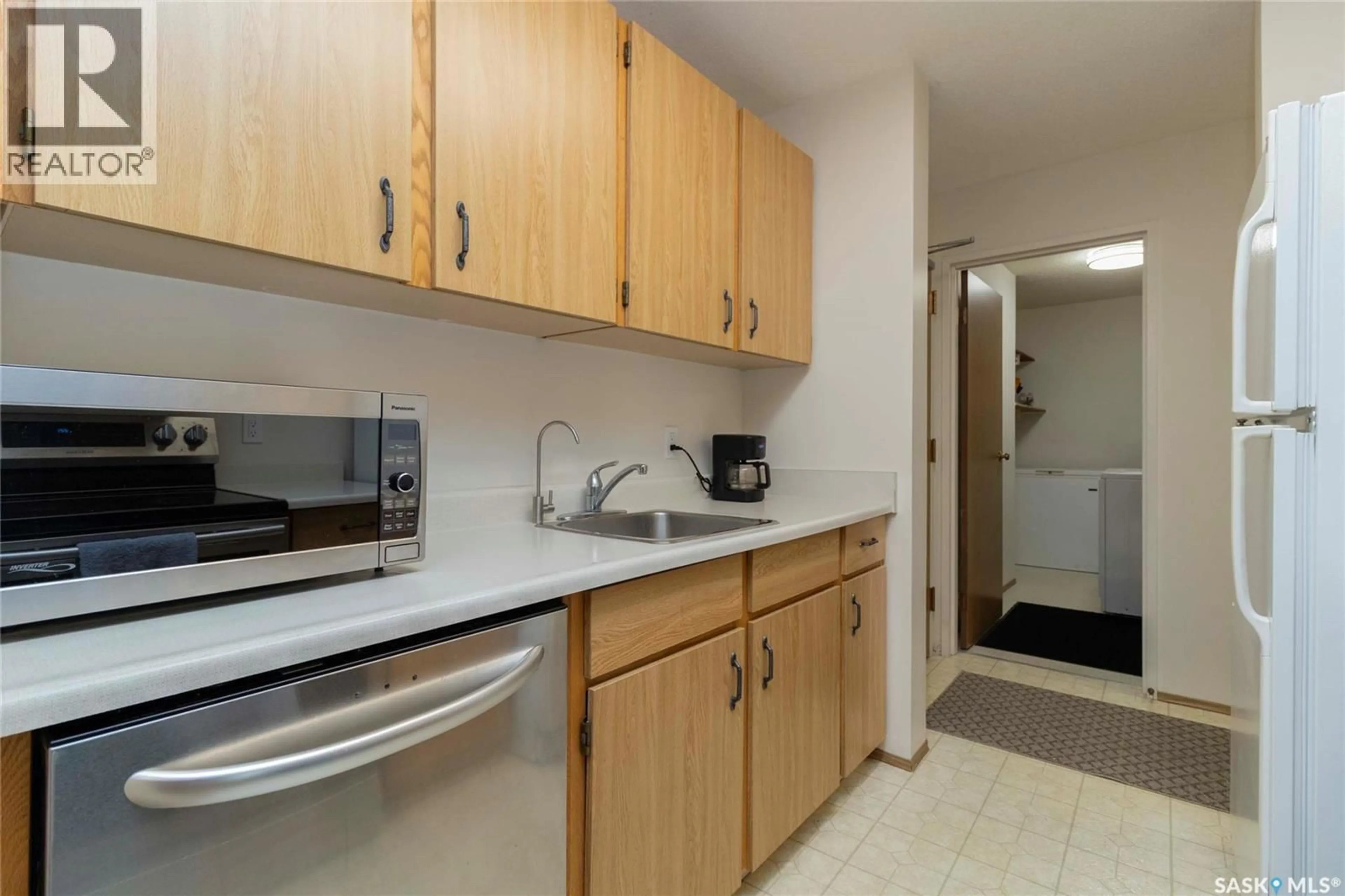 Standard kitchen, ceramic/tile floor for E - 111 425 115TH STREET, Saskatoon Saskatchewan S7N2E5