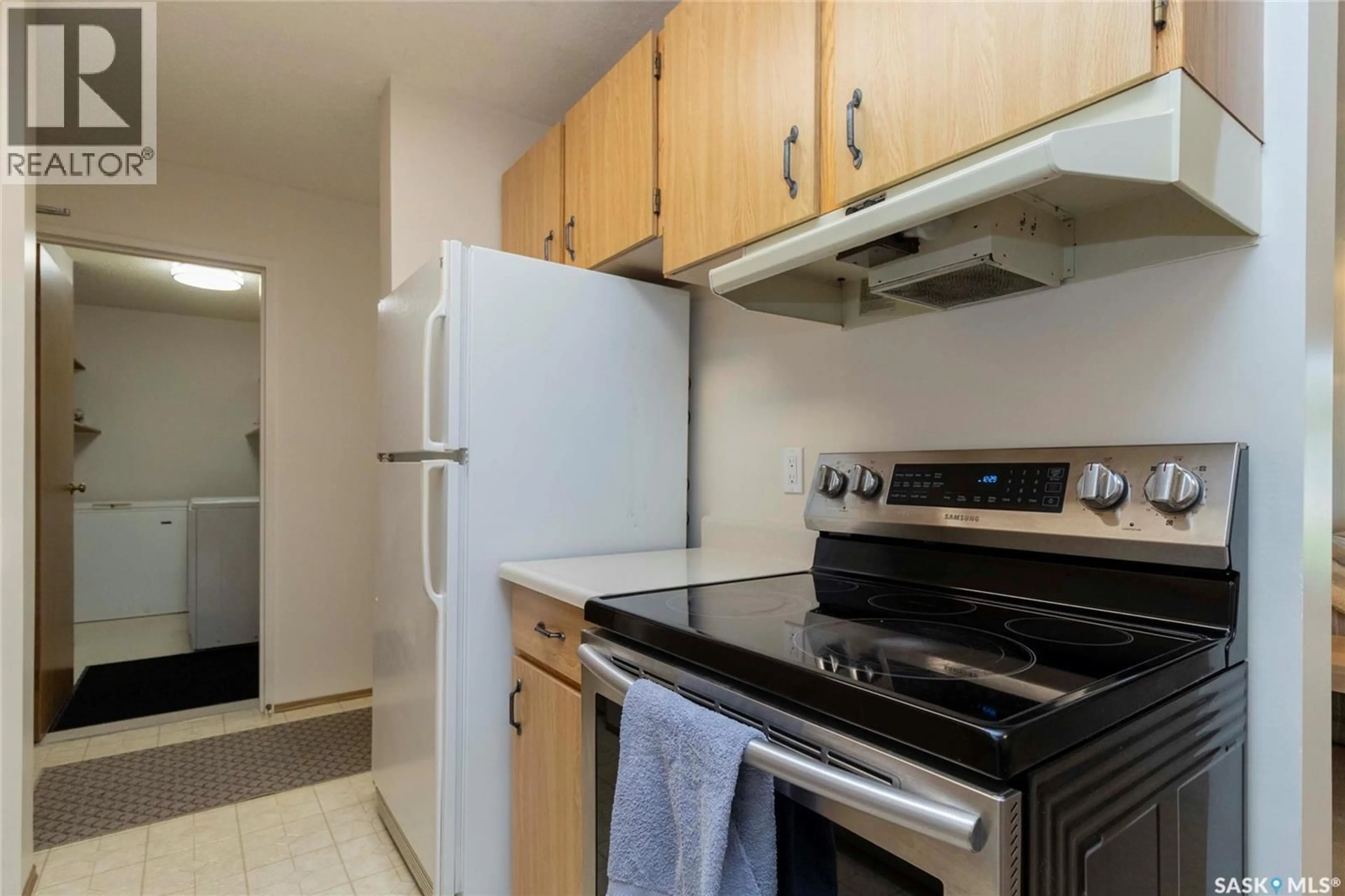 Standard kitchen, unknown for E - 111 425 115TH STREET, Saskatoon Saskatchewan S7N2E5