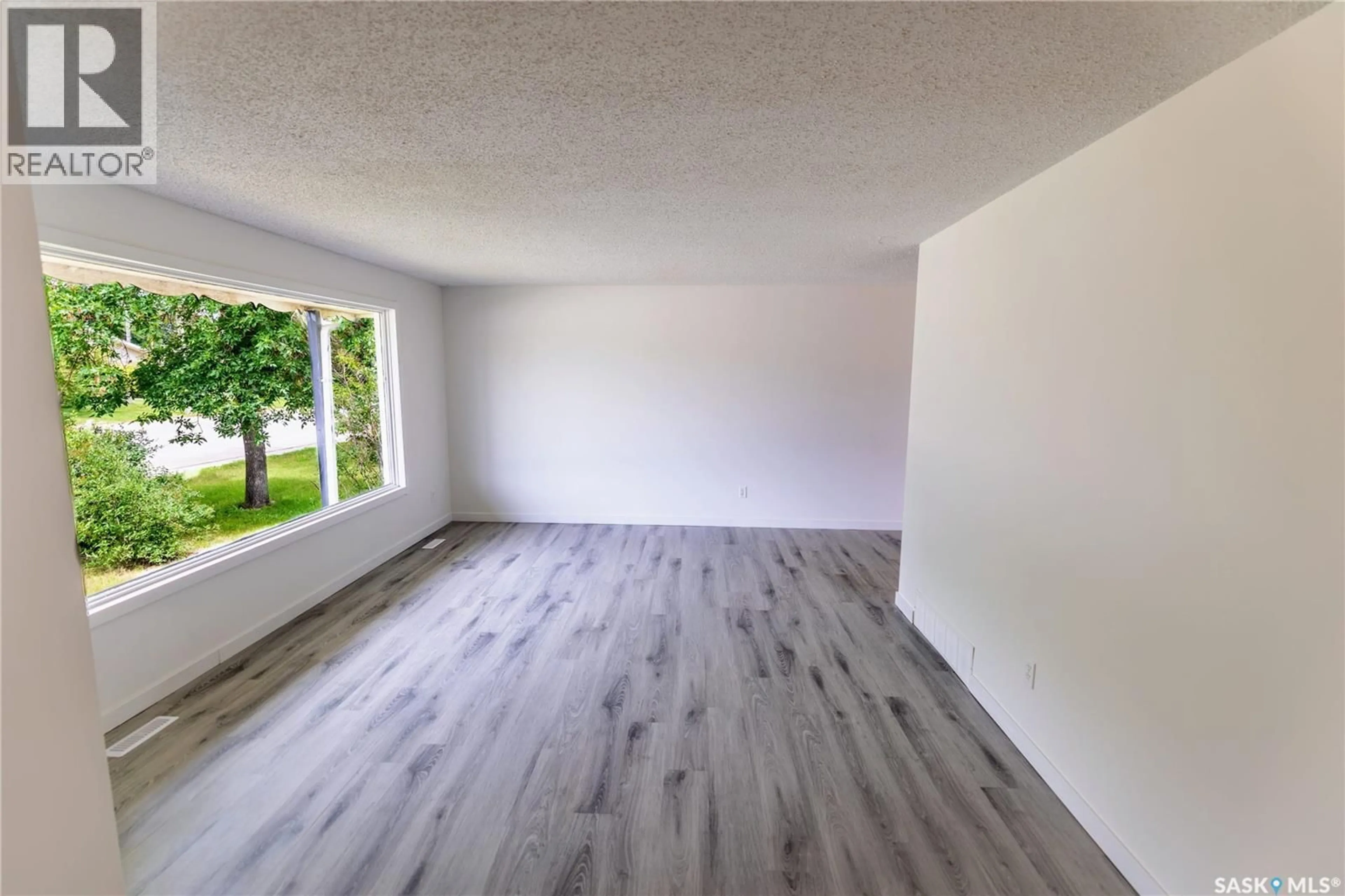 A pic of a room for 1415 CARIBOU STREET, Moose Jaw Saskatchewan S6H7M4