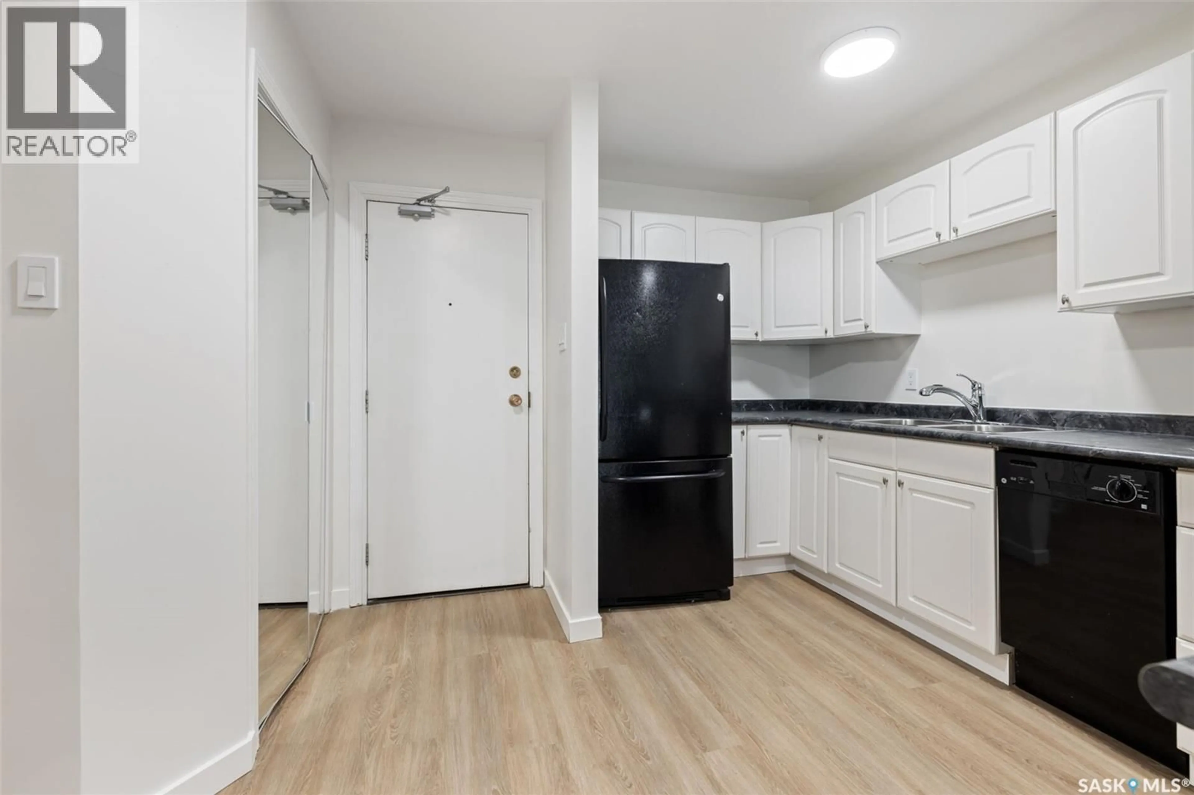 Standard kitchen, unknown for 114 2315 MCINTYRE STREET, Regina Saskatchewan S4P3Y8