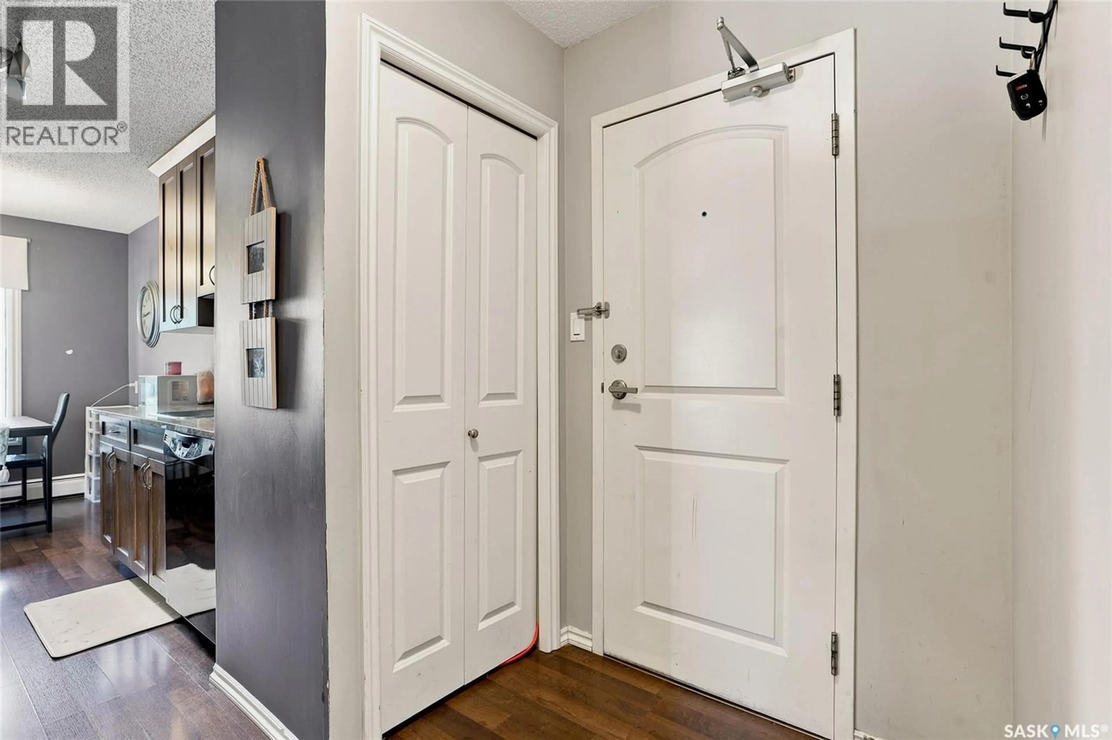 Indoor entryway for 202 254 PINEHOUSE PLACE, Saskatoon Saskatchewan S7K4X1