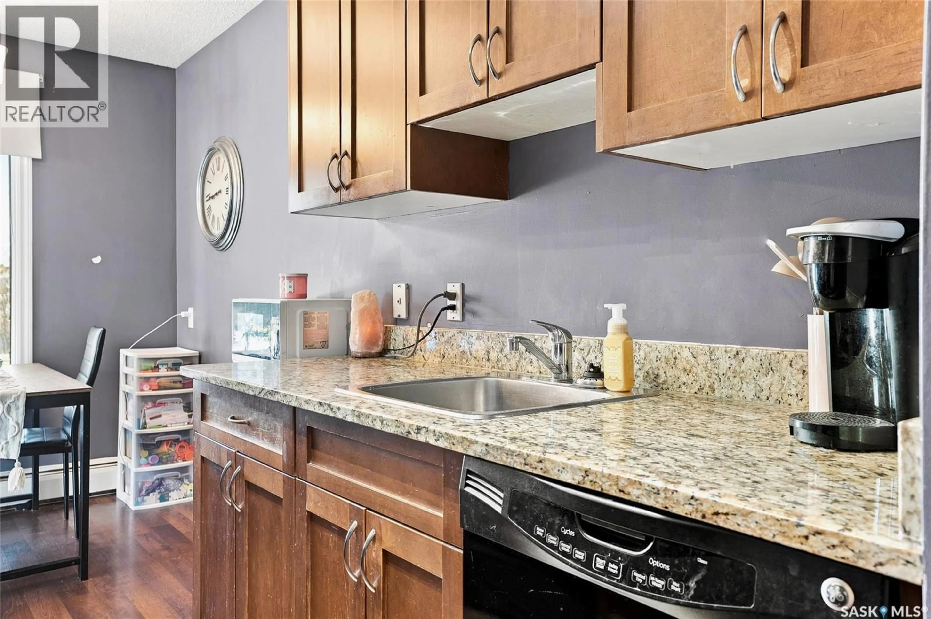 Standard kitchen, unknown for 202 254 PINEHOUSE PLACE, Saskatoon Saskatchewan S7K4X1