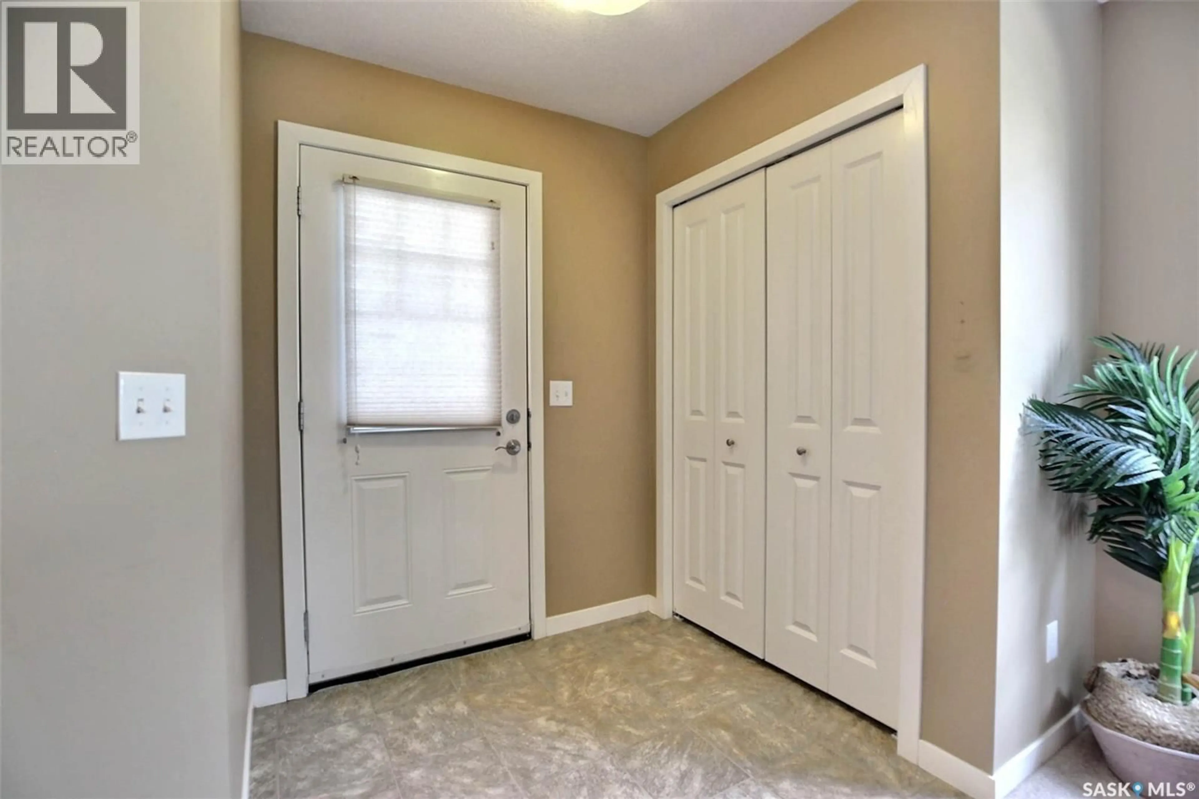 Indoor entryway for 5011 - 10 JAMES HILL ROAD, Regina Saskatchewan S4W0B9