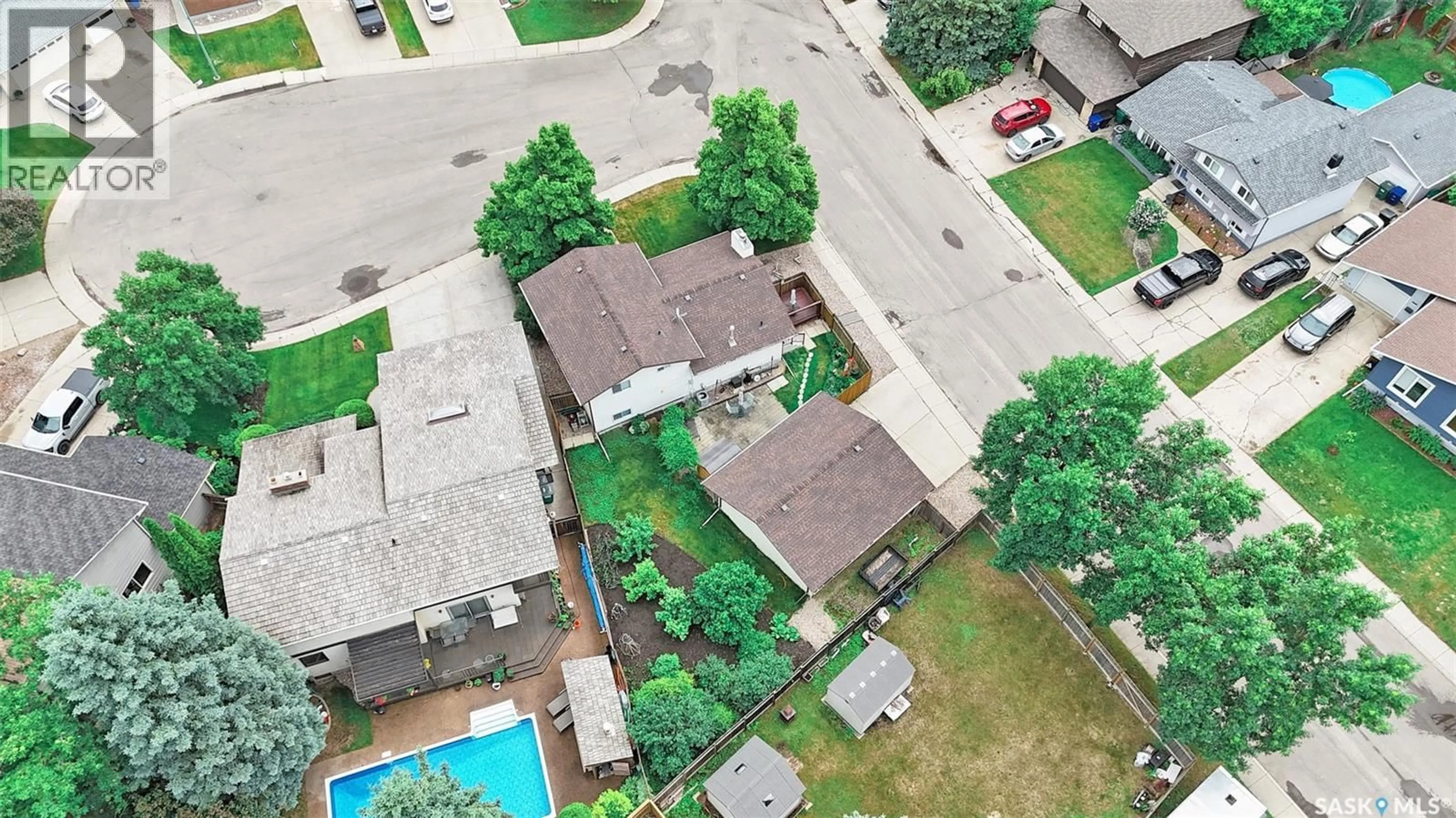 A pic from outside/outdoor area/front of a property/back of a property/a pic from drone, street for 703 CANDLE COURT, Saskatoon Saskatchewan S7K4Z9