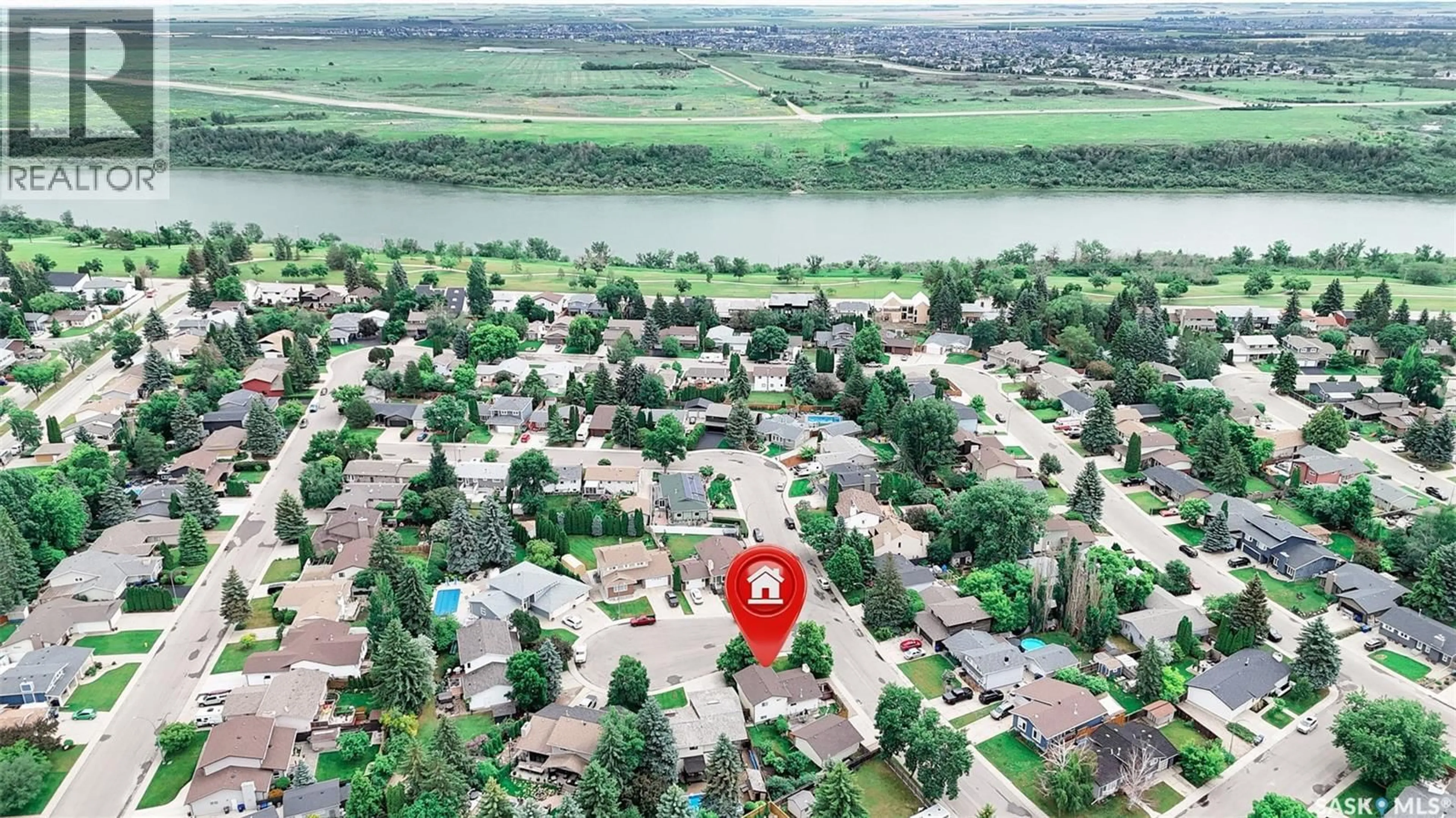 A pic from outside/outdoor area/front of a property/back of a property/a pic from drone, water/lake/river/ocean view for 703 CANDLE COURT, Saskatoon Saskatchewan S7K4Z9