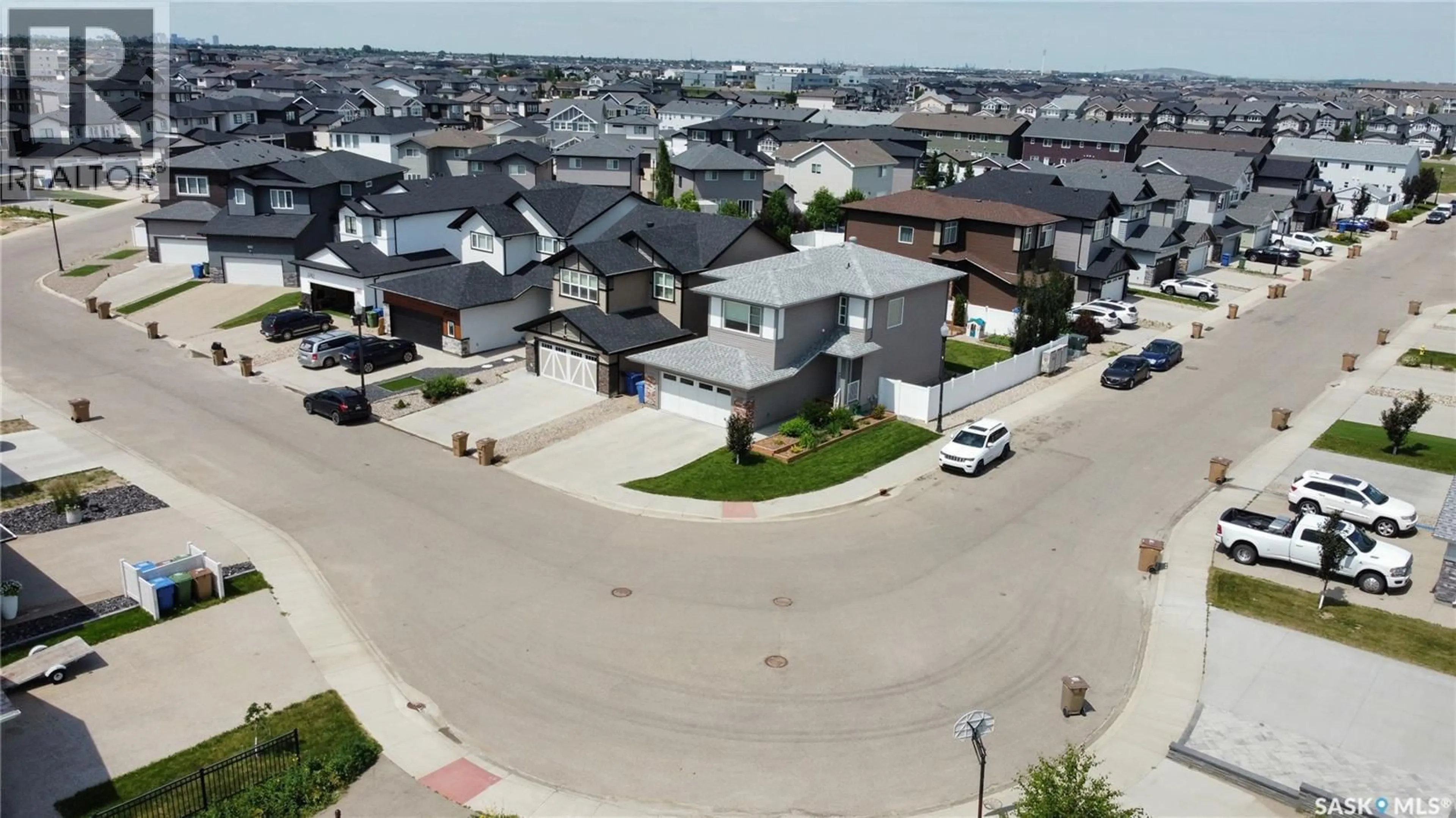 A pic from outside/outdoor area/front of a property/back of a property/a pic from drone, street for 3755 GEE CRESCENT, Regina Saskatchewan S4V3P1