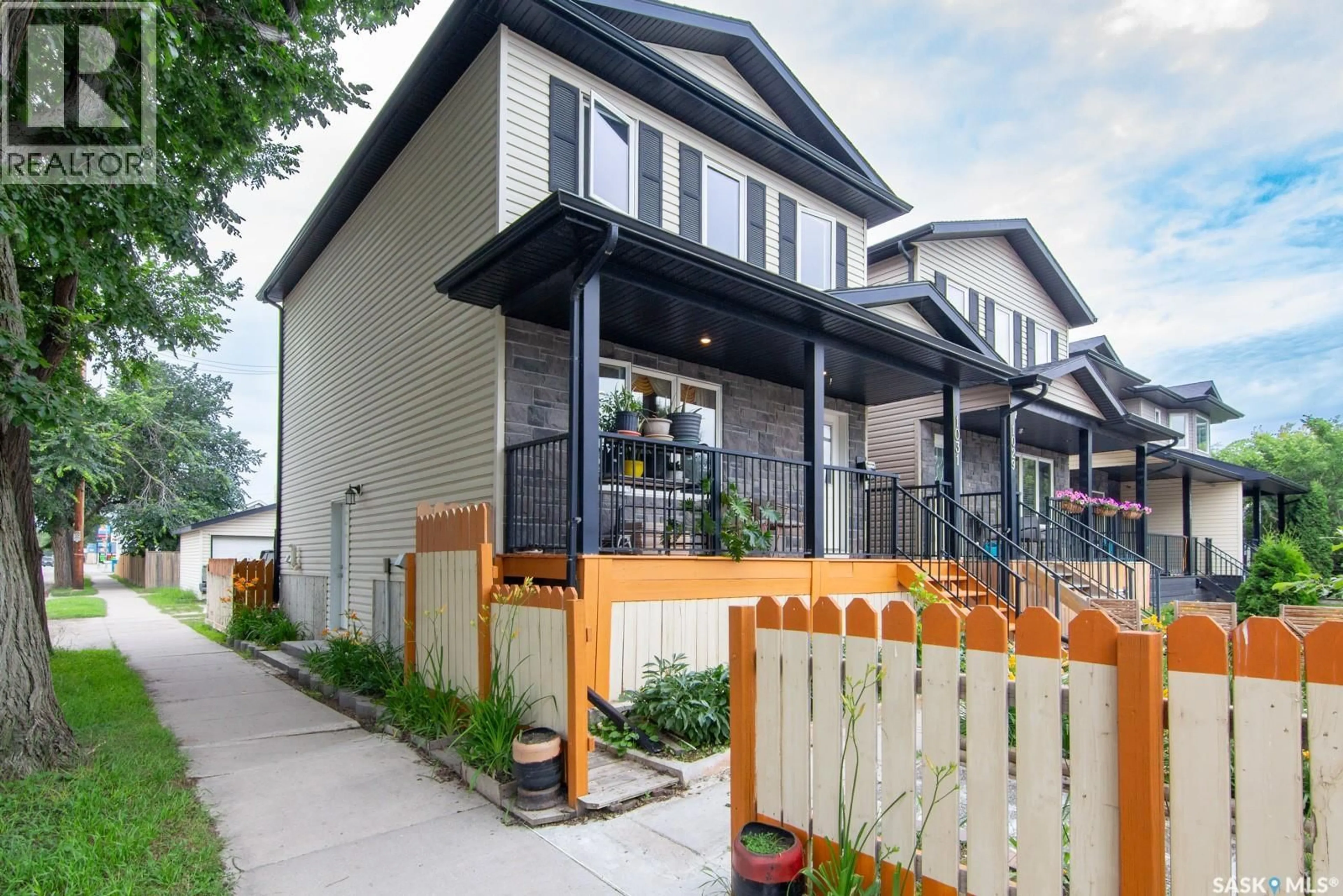 Home with brick exterior material, street for 1031 O AVENUE, Saskatoon Saskatchewan S7M2T1