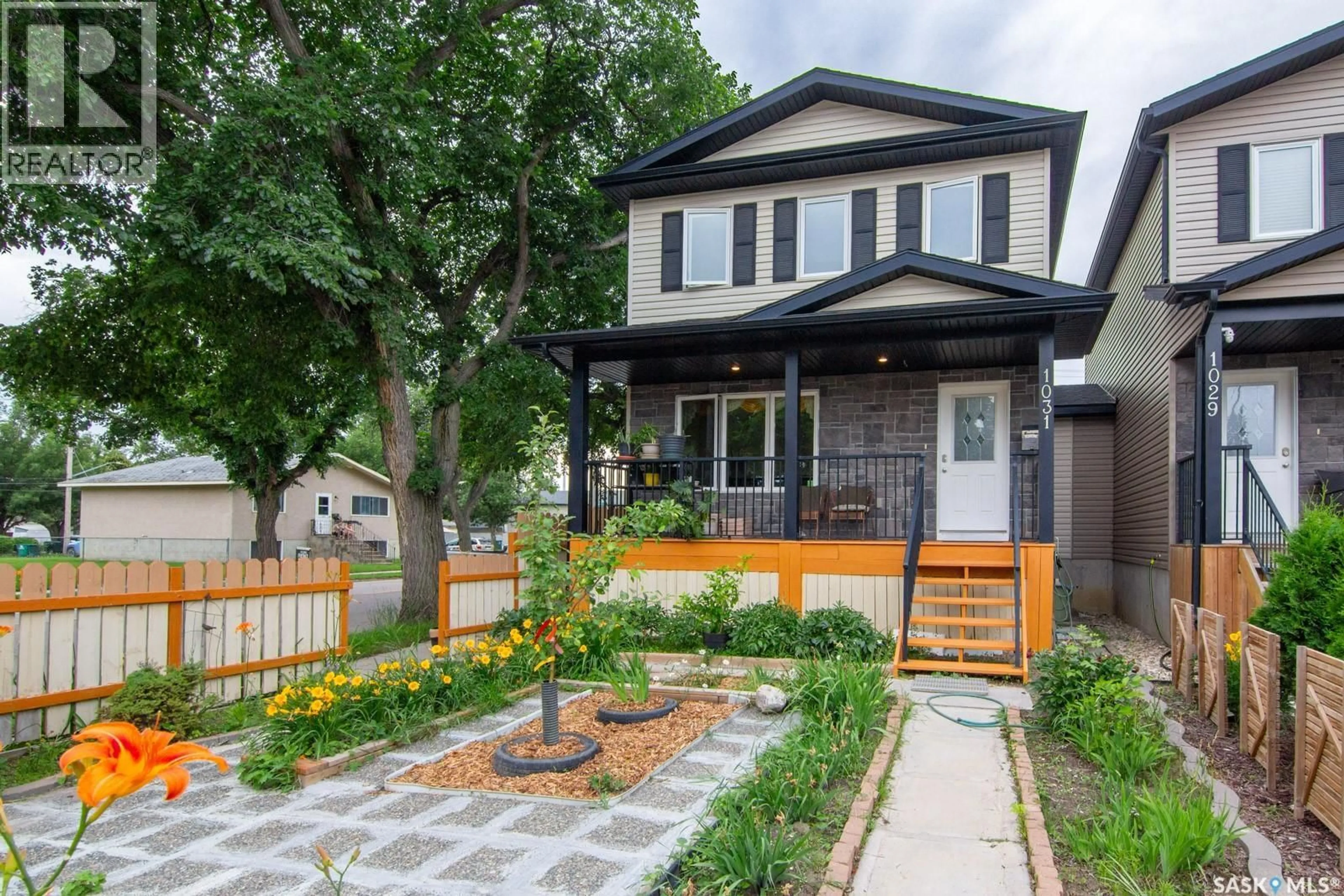 Home with brick exterior material, street for 1031 O AVENUE, Saskatoon Saskatchewan S7M2T1