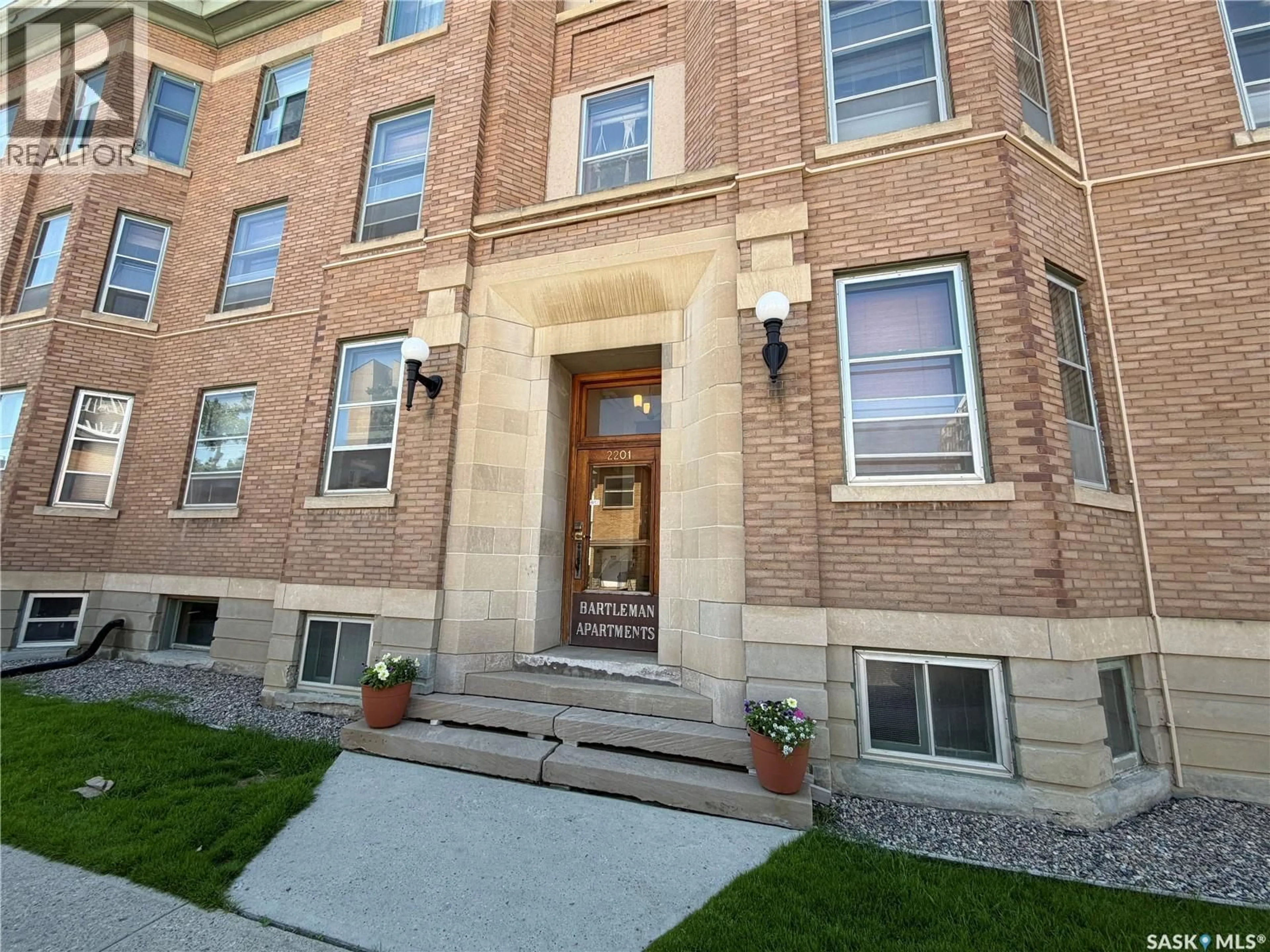 Home with brick exterior material, building for 17 - 2201 14TH AVENUE, Regina Saskatchewan S4P0X9