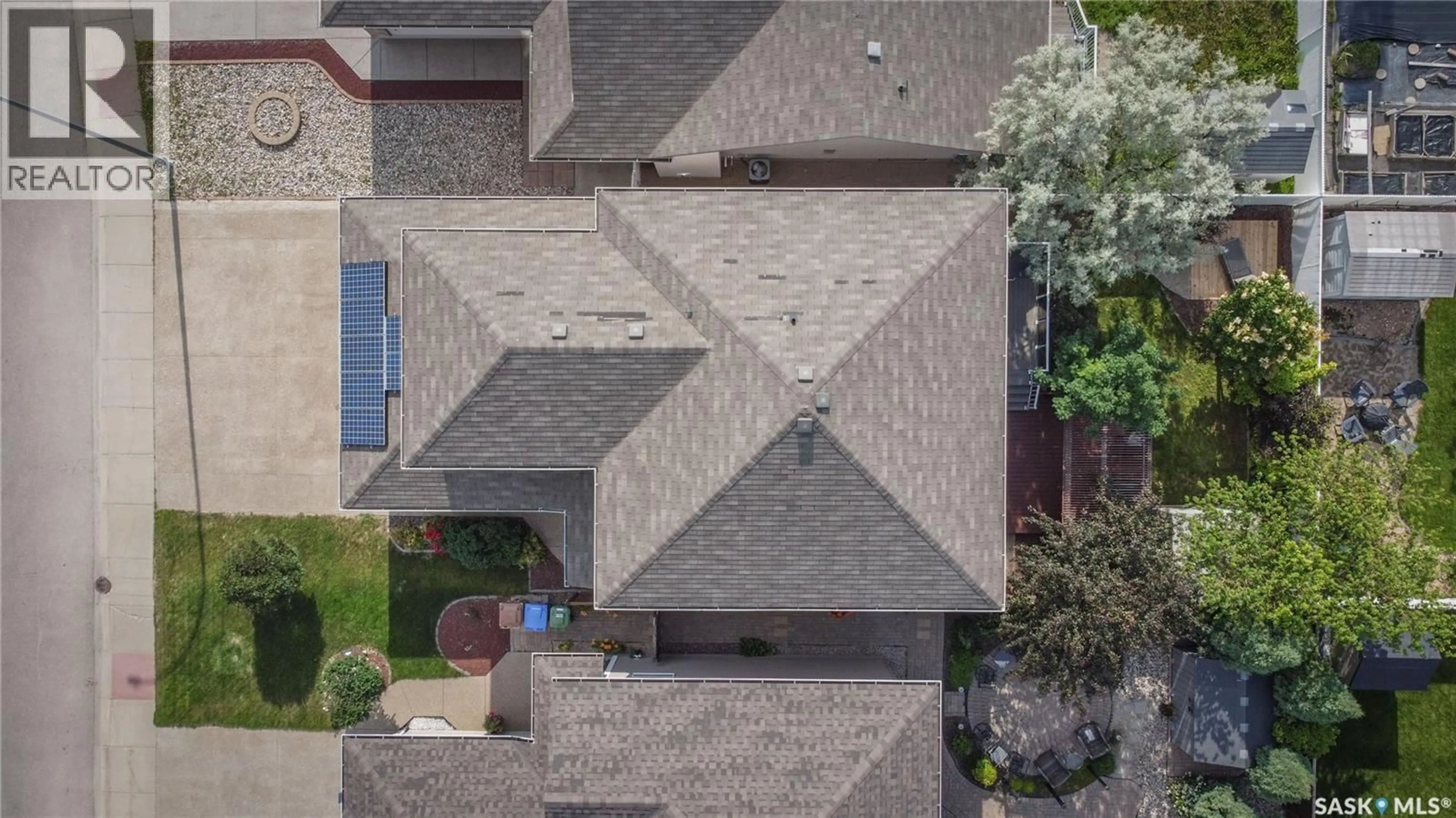A pic from outside/outdoor area/front of a property/back of a property/a pic from drone, street for 4826 ELLARD WAY, Regina Saskatchewan S4X4T2