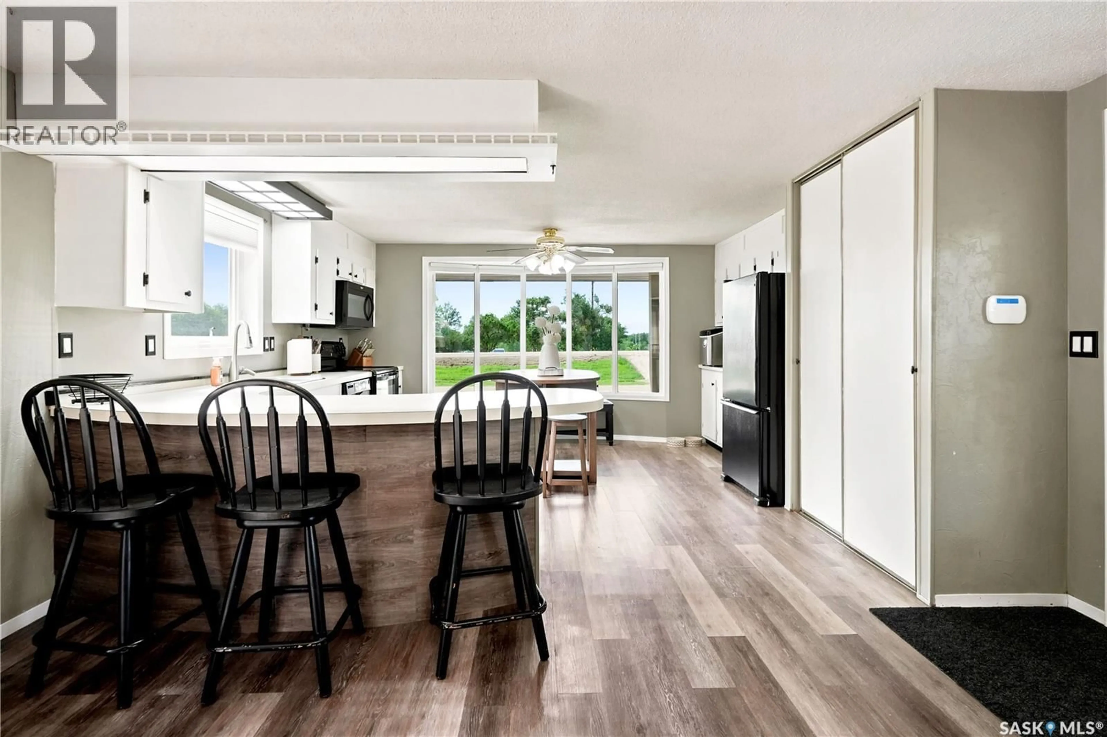 Open concept kitchen, unknown for 236 OSBORNE AVENUE, Regina Beach Saskatchewan S0G4C0