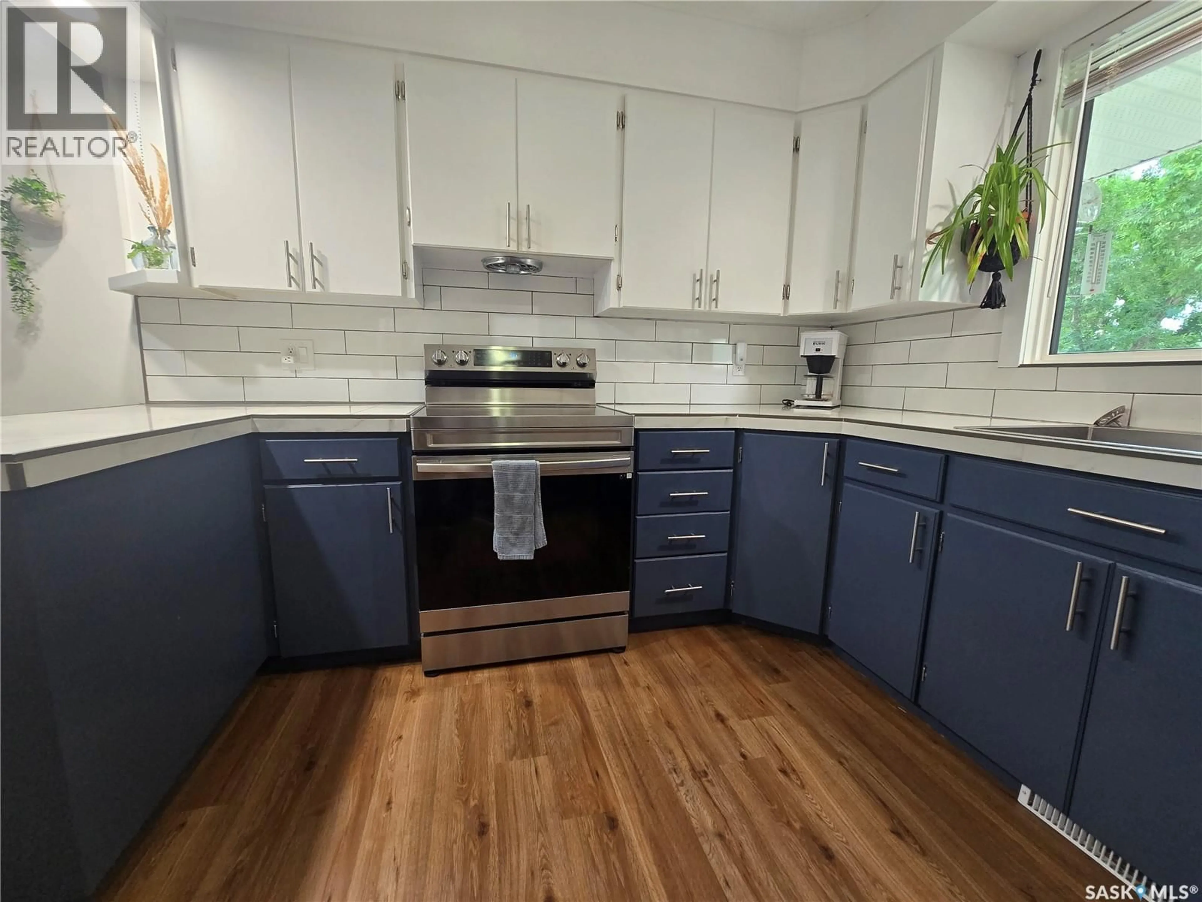 Open concept kitchen, unknown for 98 13TH STREET, Weyburn Saskatchewan S4H1L1