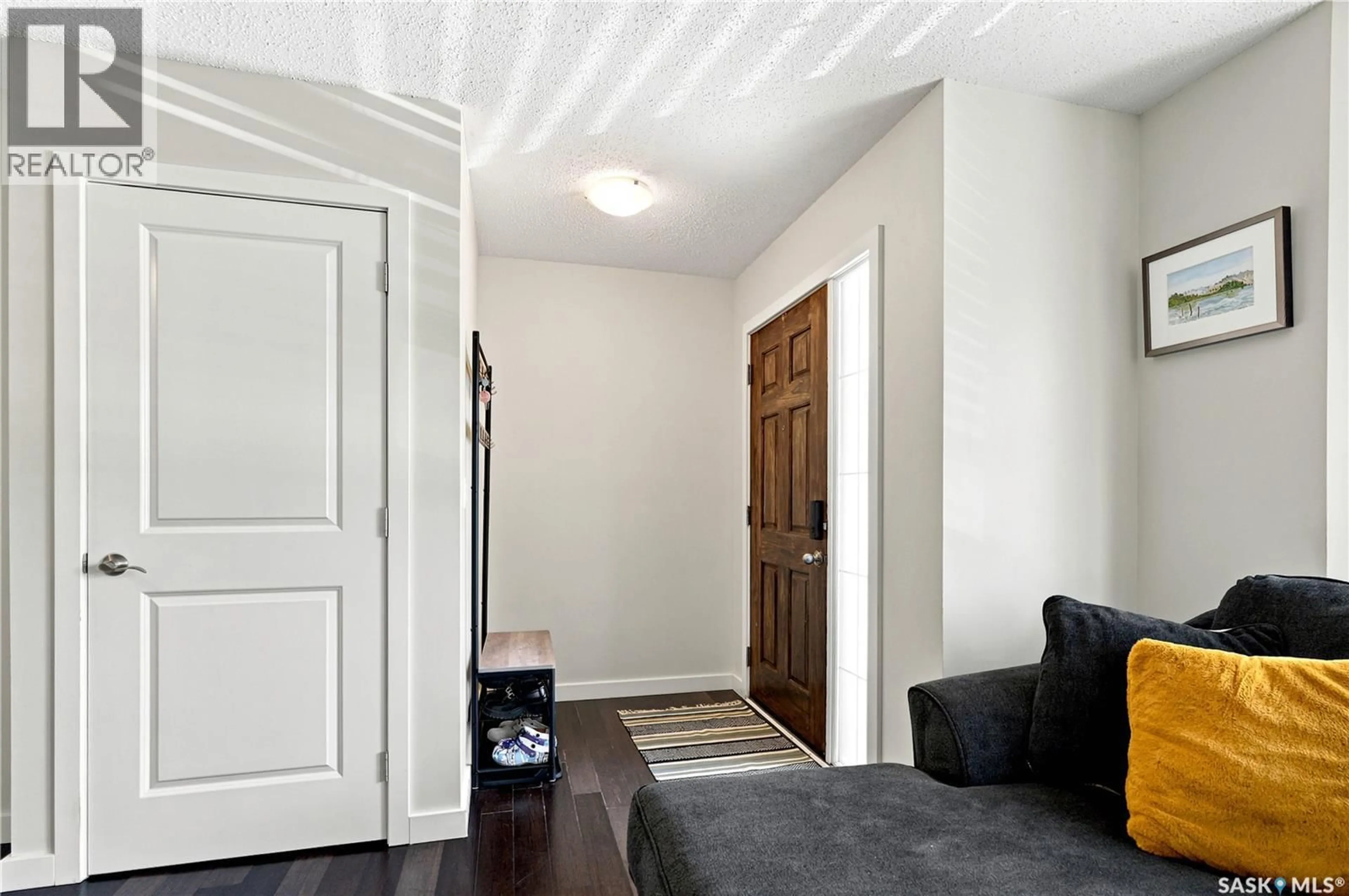 Indoor entryway for 163 135 ASHWORTH CRESCENT, Saskatoon Saskatchewan S7T0N1