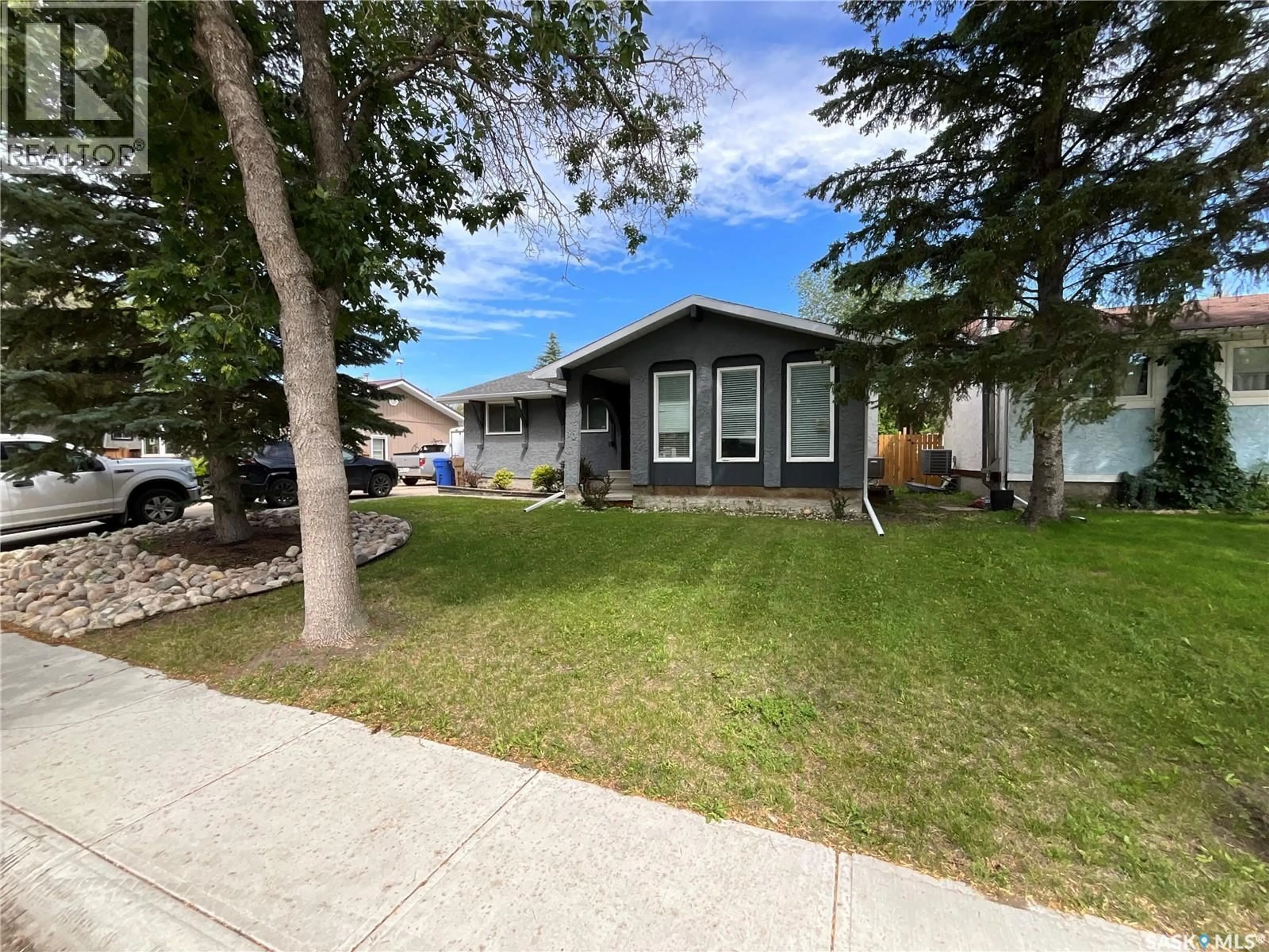 Home with vinyl exterior material, street for 10 MACKENZIE CRESCENT, Regina Saskatchewan S4N5G5