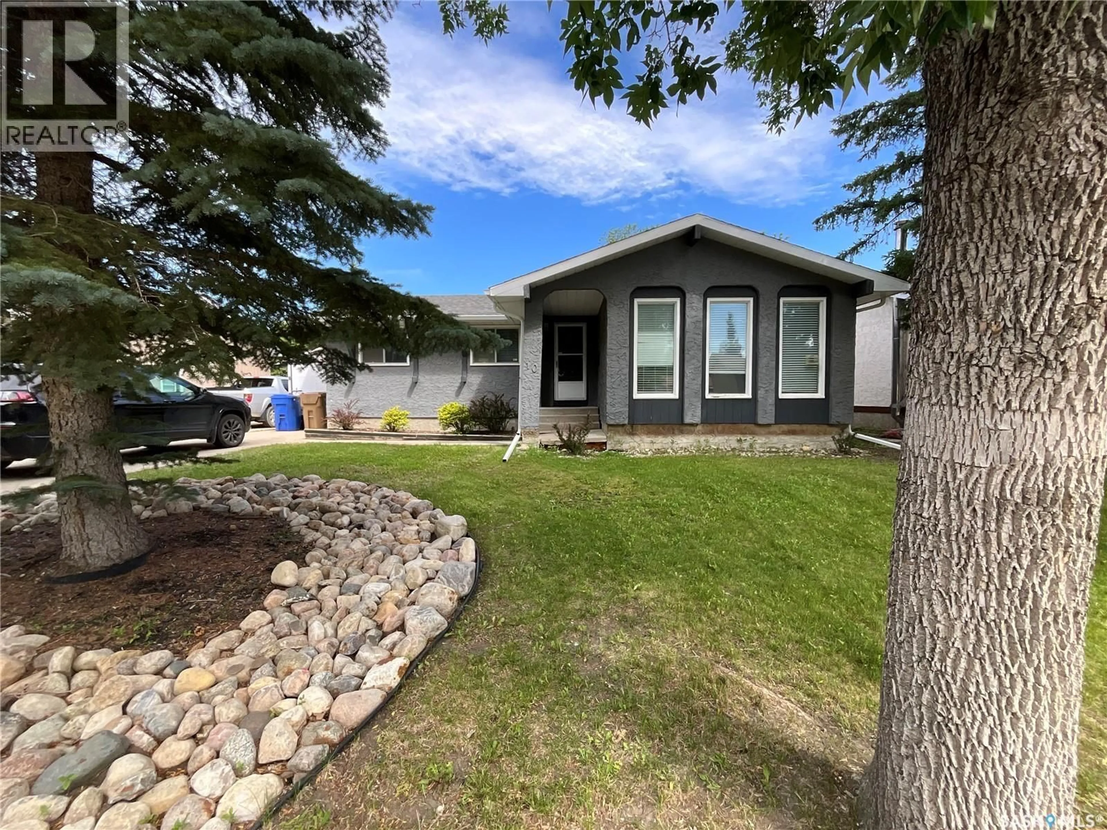 Home with vinyl exterior material, street for 10 MACKENZIE CRESCENT, Regina Saskatchewan S4N5G5