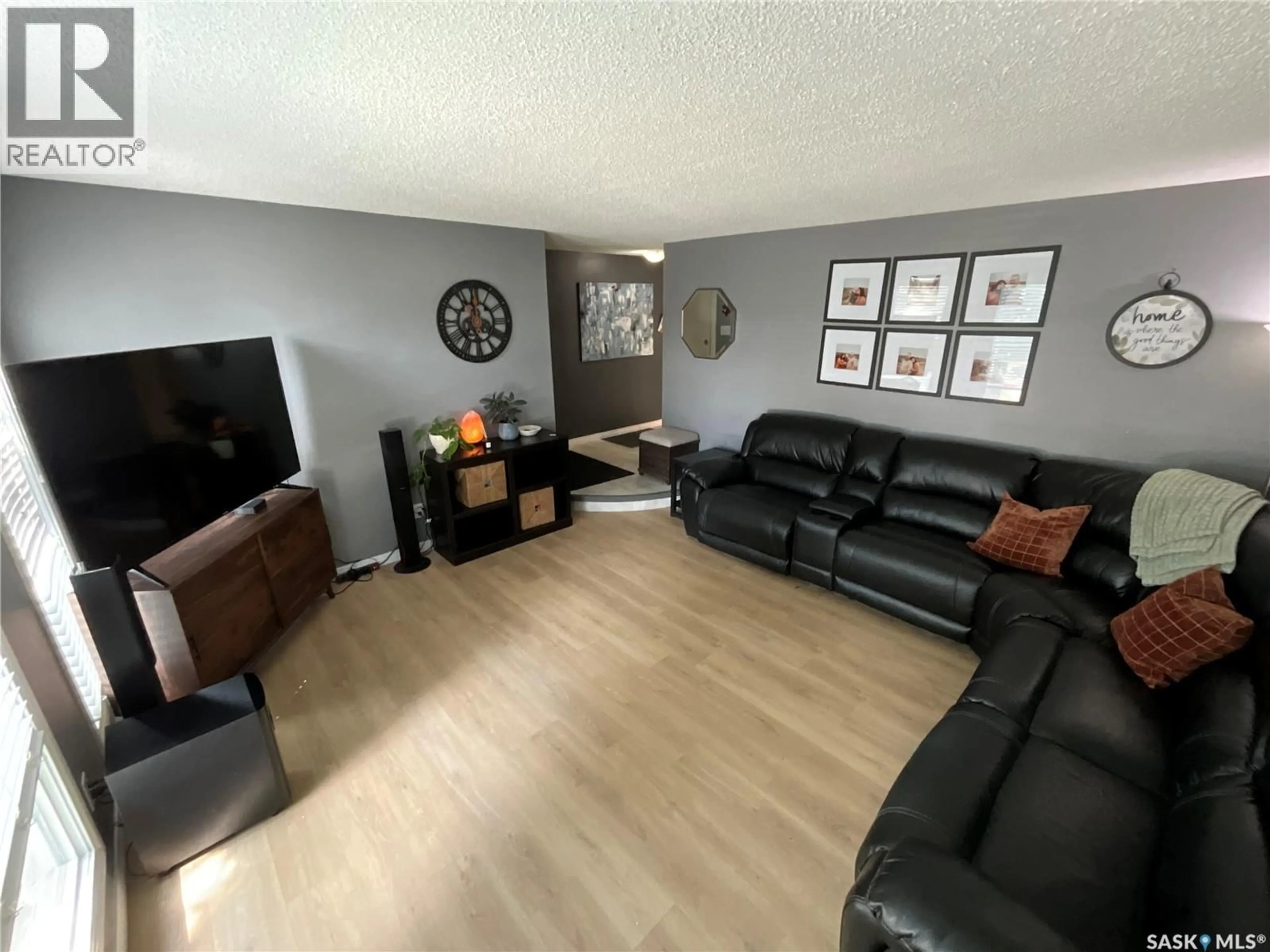 Living room with furniture, unknown for 10 MACKENZIE CRESCENT, Regina Saskatchewan S4N5G5