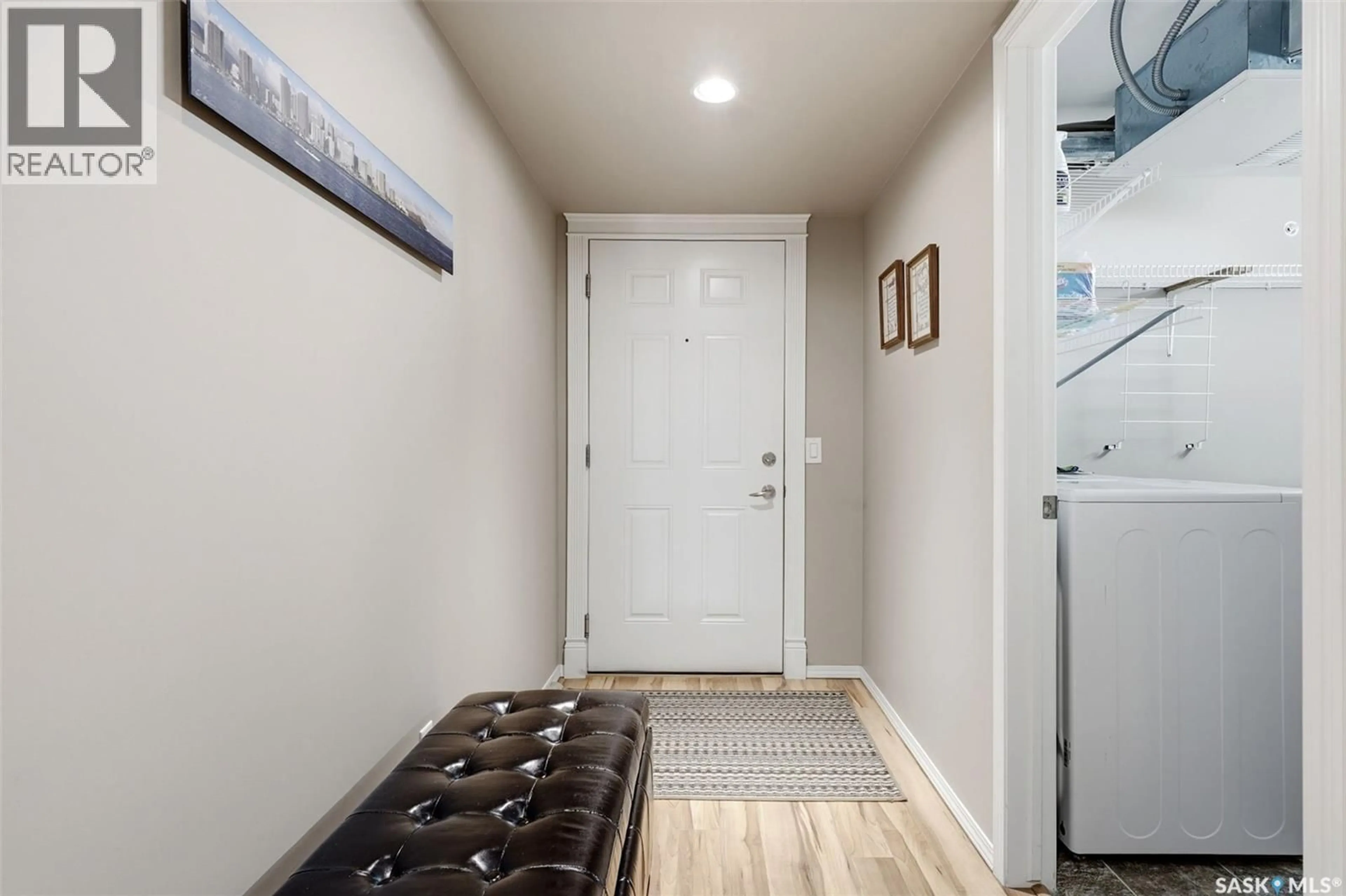 Indoor entryway for 303 - 6709 ROCHDALE BOULEVARD, Regina Saskatchewan S4X2X2