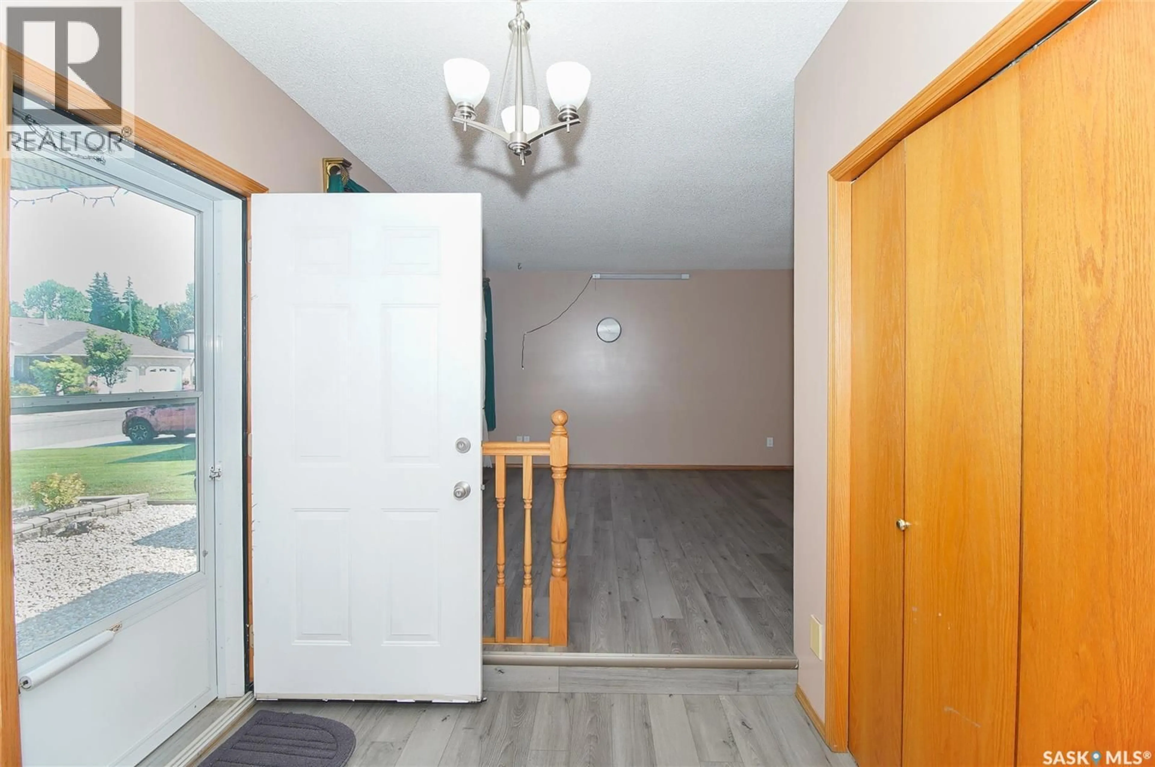 Indoor entryway for 5503 BALLANTINE COURT, Regina Saskatchewan S4X4K4