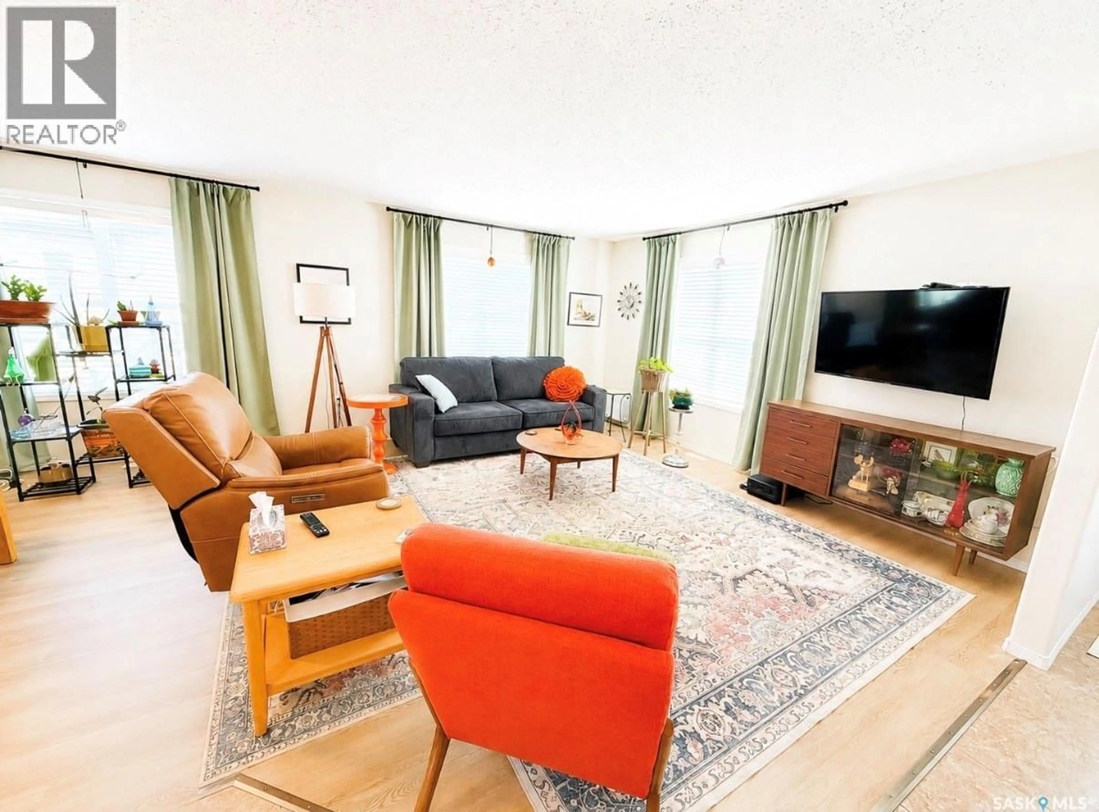 Living room with furniture, unknown for 4 - 1275 S RAILWAY AVENUE, Swift Current Saskatchewan S9H5P3