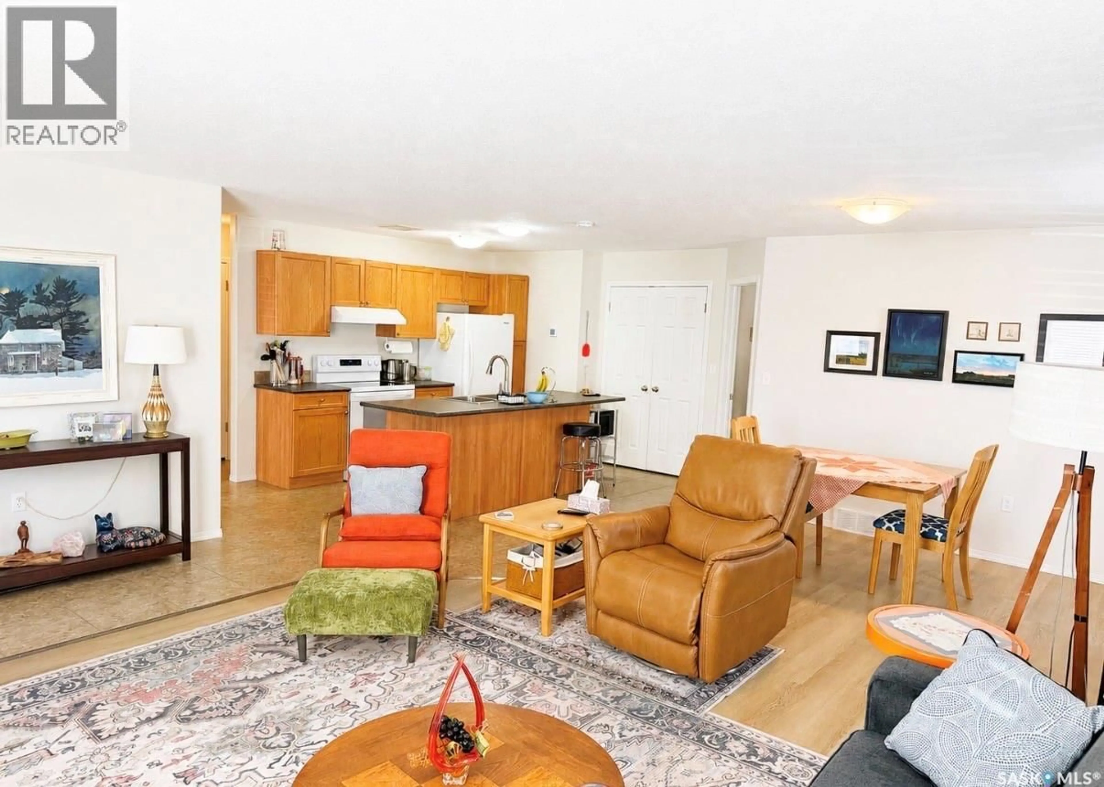 Living room with furniture, wood/laminate floor for 4 - 1275 S RAILWAY AVENUE, Swift Current Saskatchewan S9H5P3