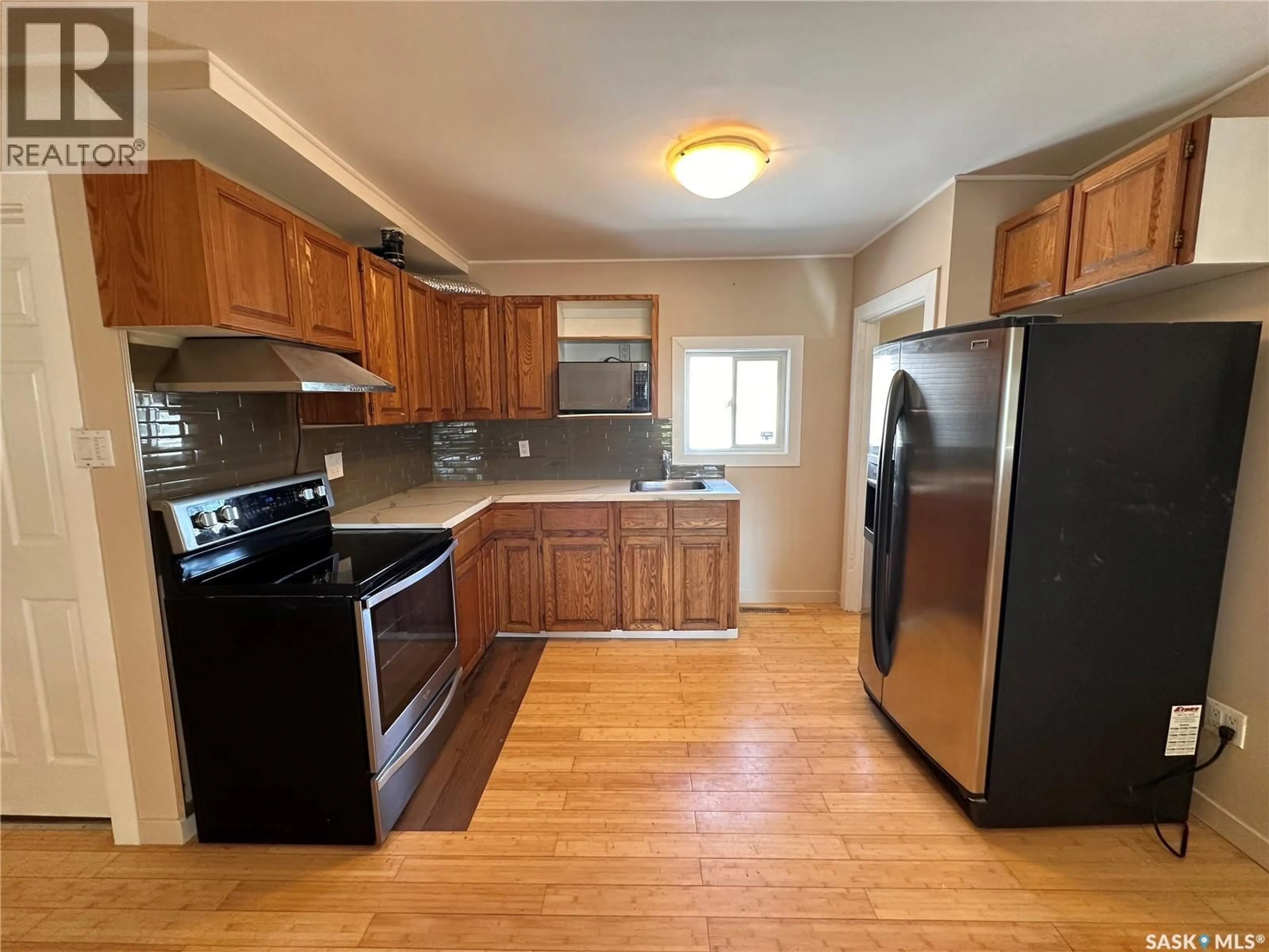 Standard kitchen, unknown for 1106 10TH AVENUE, Regina Saskatchewan S4N0J2