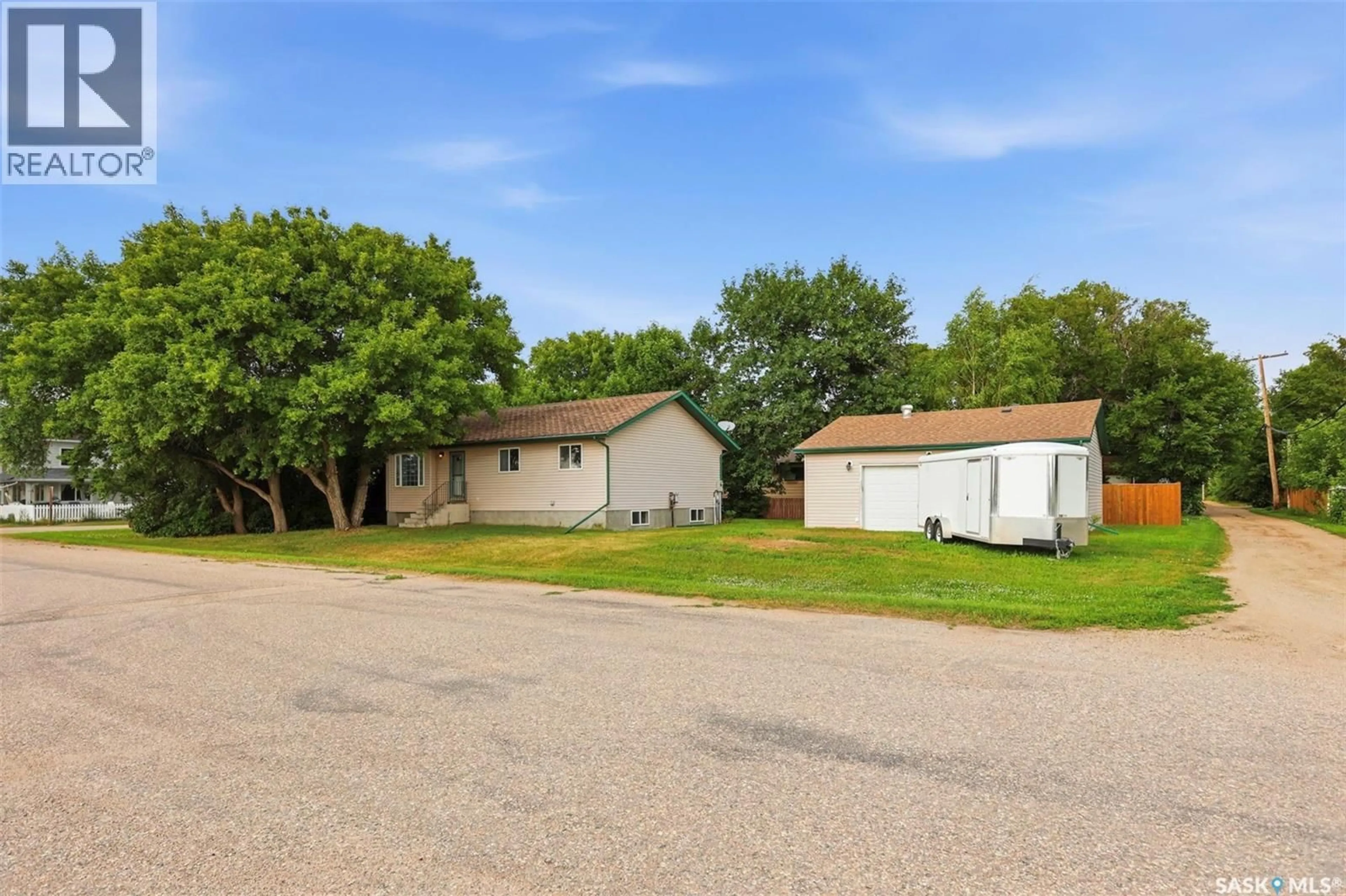 A pic from outside/outdoor area/front of a property/back of a property/a pic from drone, street for 114 FIRST AVENUE, Vanscoy Saskatchewan S0L3J0