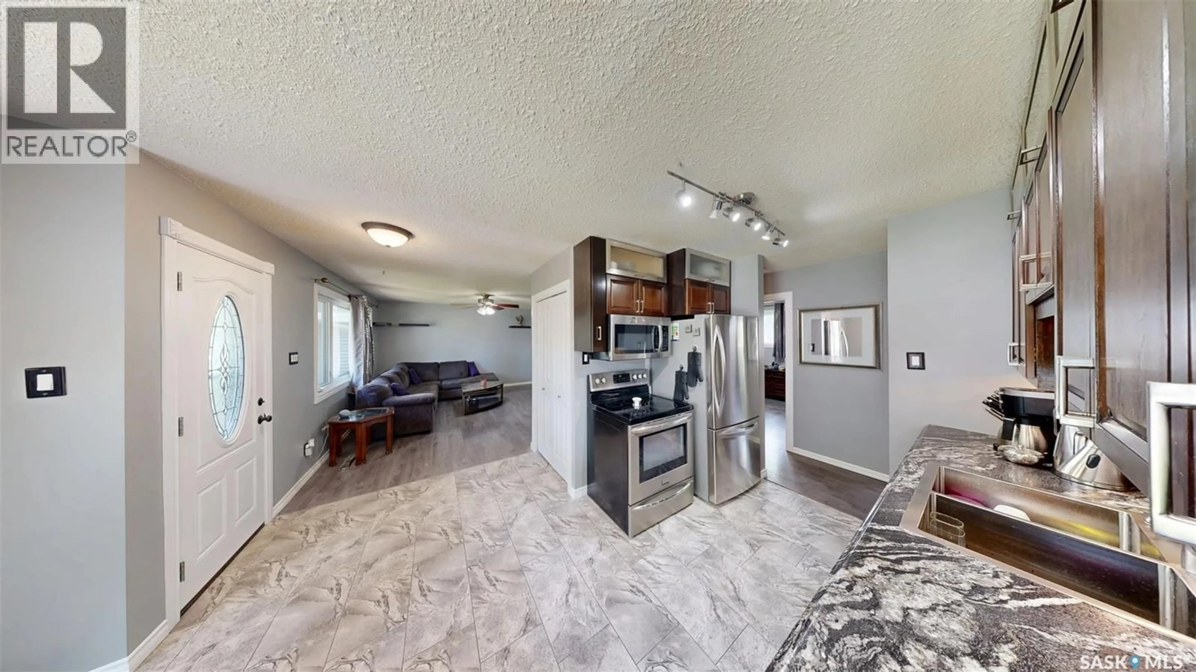 Open concept kitchen, unknown for 128 RIDDELL CRESCENT, Regina Saskatchewan S4S5L3
