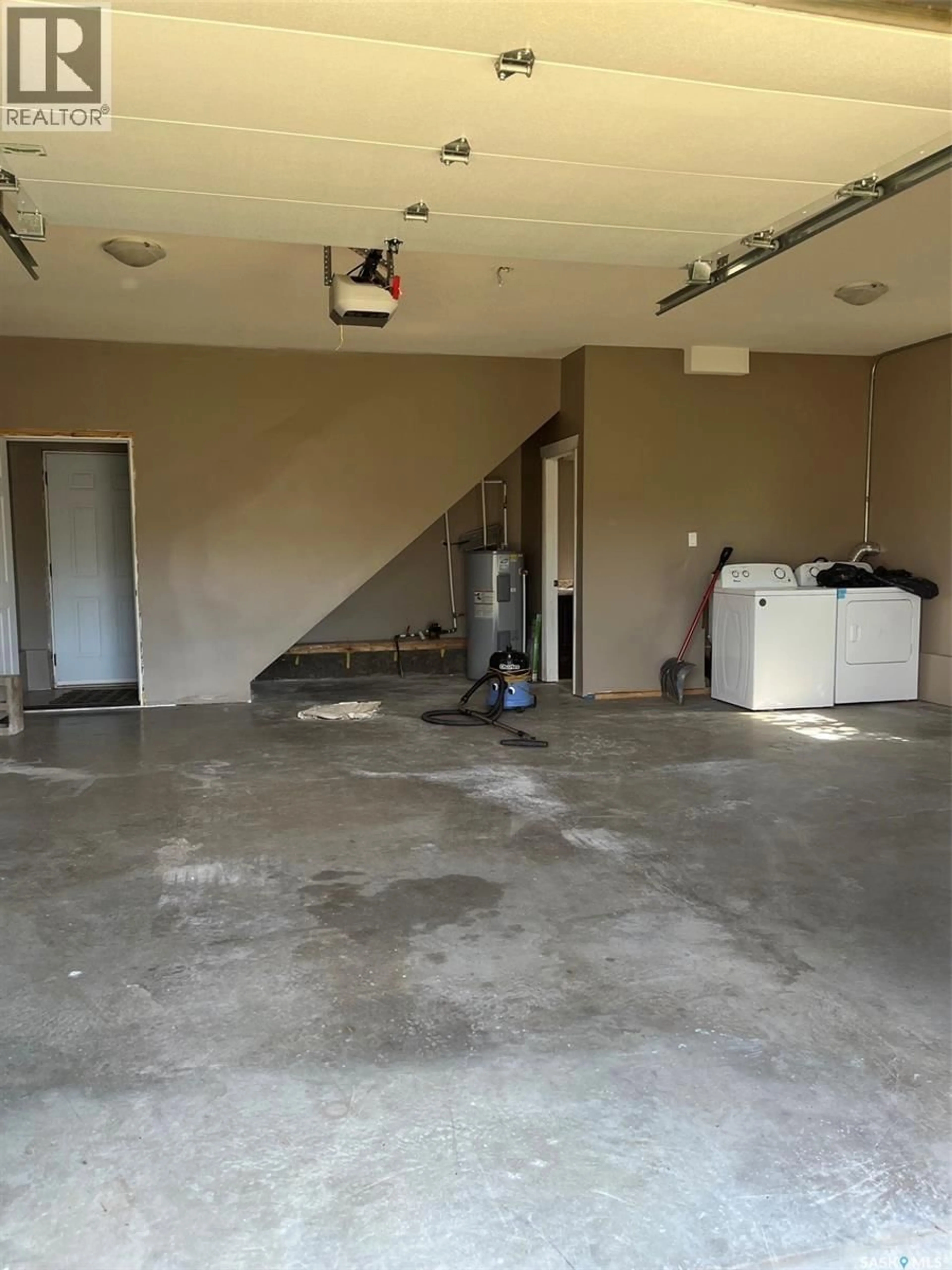 Indoor garage for 738 HENRY STREET, Estevan Saskatchewan S4A1P5
