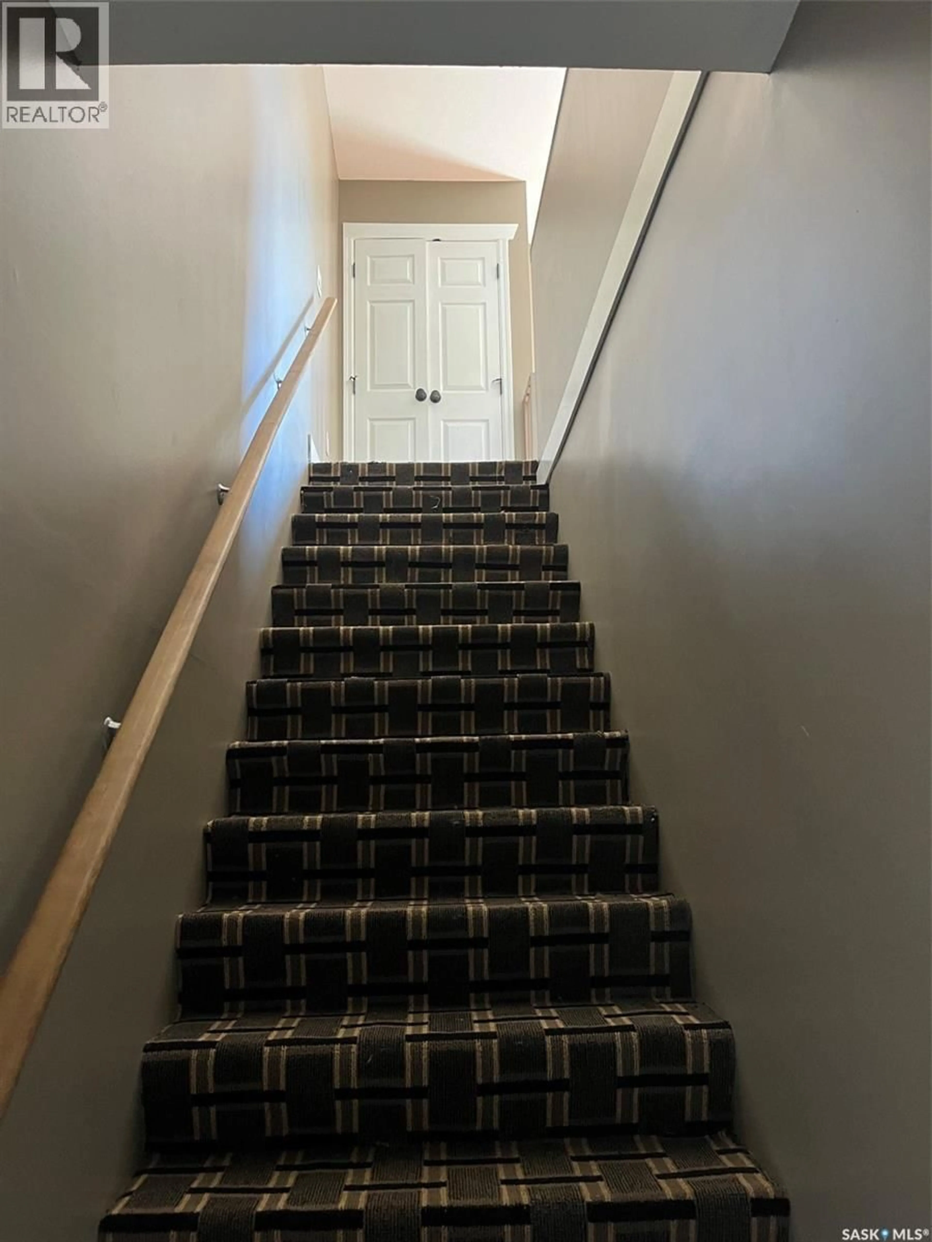 Stairs for 738 HENRY STREET, Estevan Saskatchewan S4A1P5