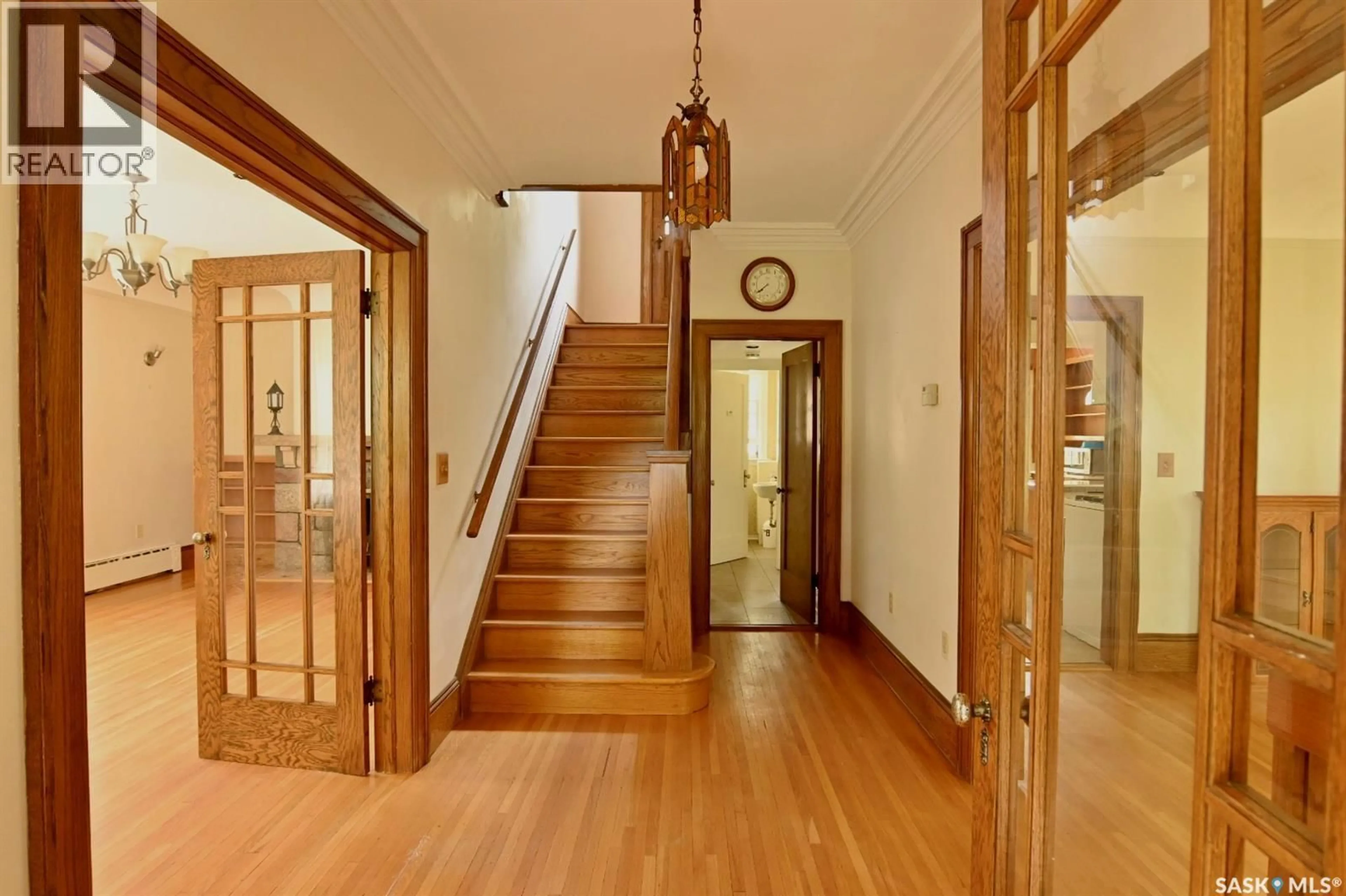 Indoor foyer for 1325 ELLIOTT STREET, Saskatoon Saskatchewan S7N0V7