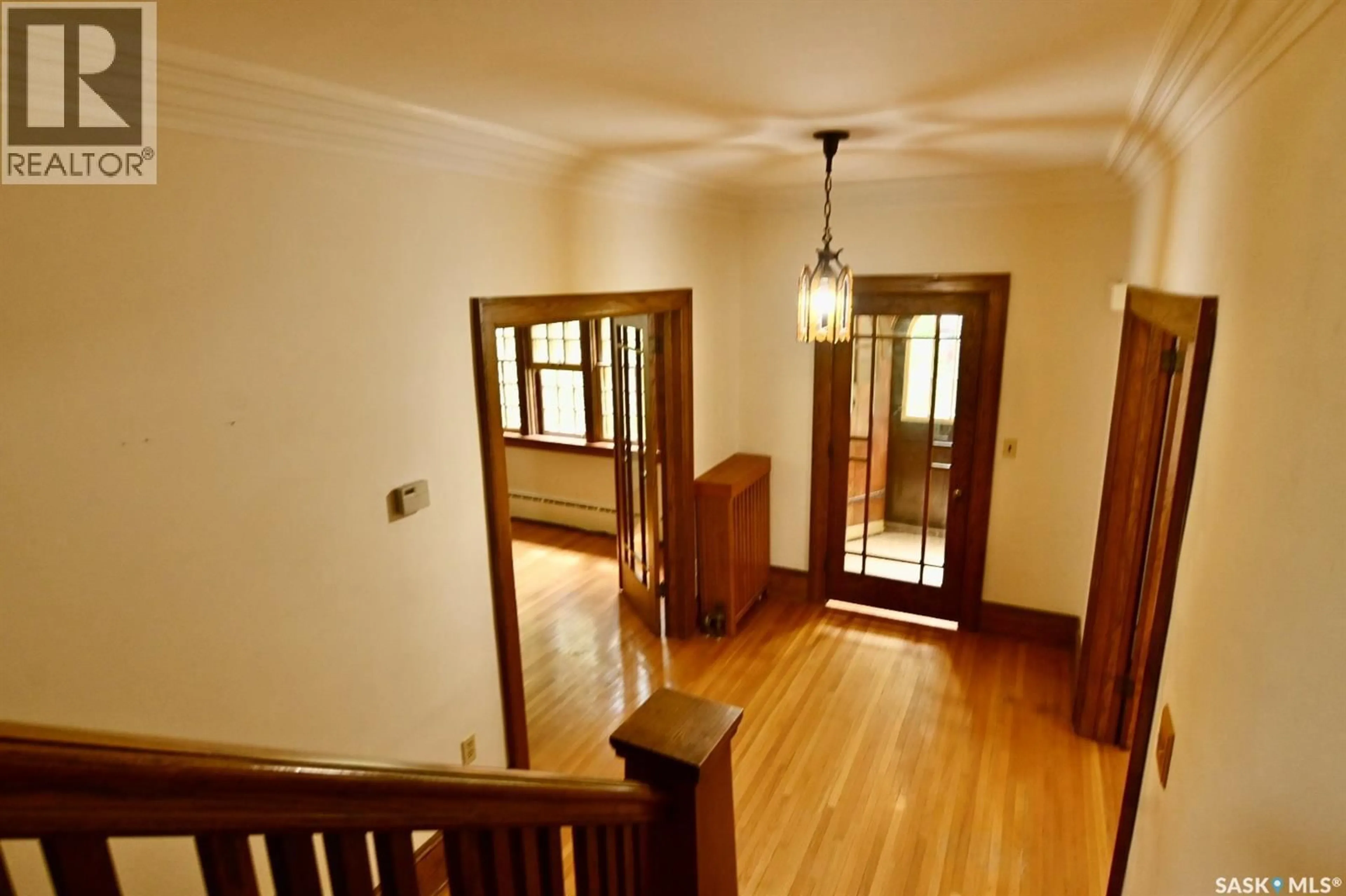 Indoor foyer for 1325 ELLIOTT STREET, Saskatoon Saskatchewan S7N0V7