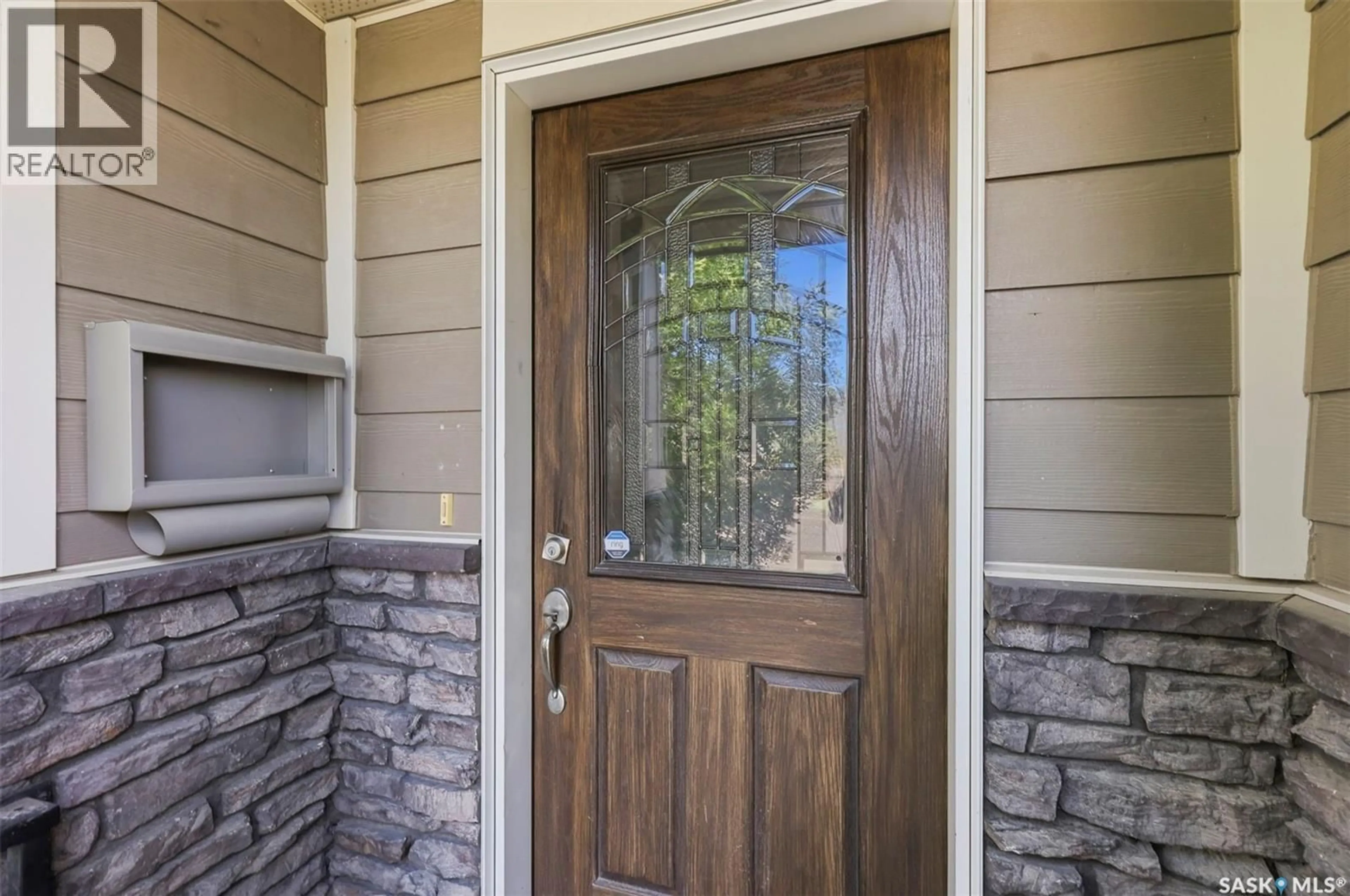 Indoor entryway for 916 STONEBRIDGE COMMON, Saskatoon Saskatchewan S7T1C9