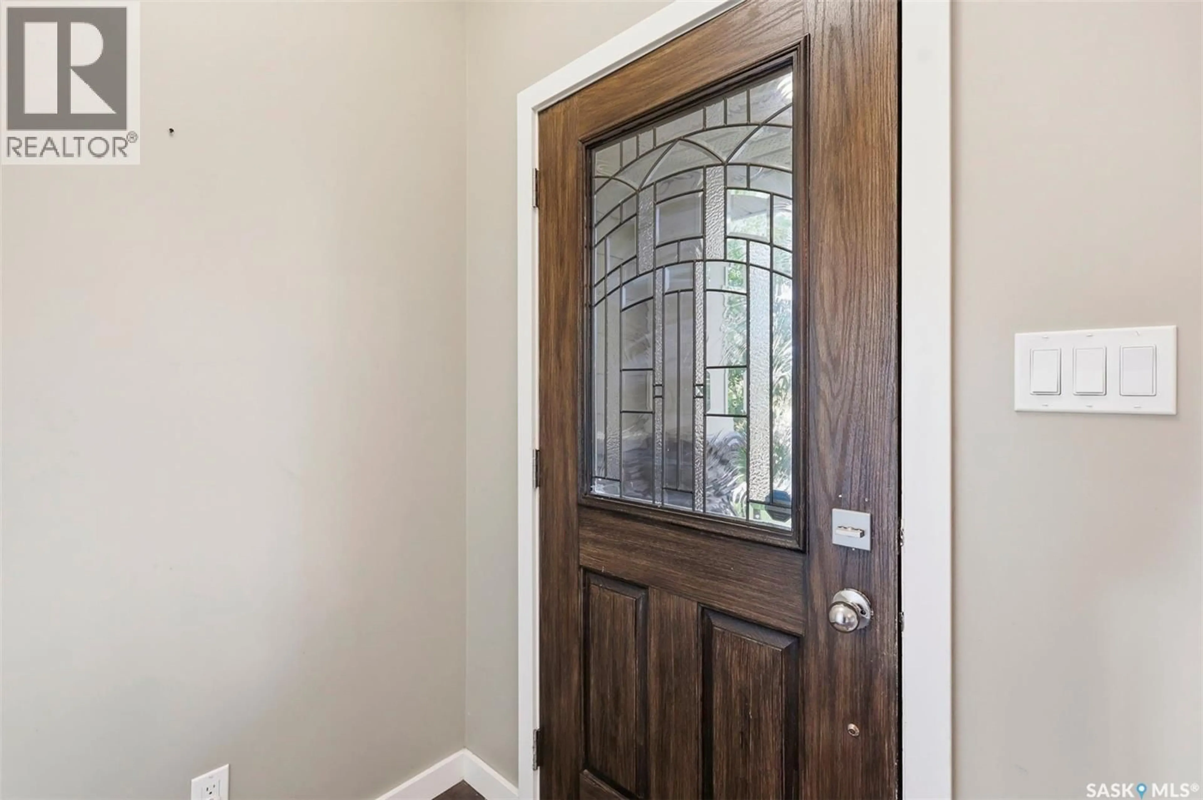Indoor entryway for 916 STONEBRIDGE COMMON, Saskatoon Saskatchewan S7T1C9