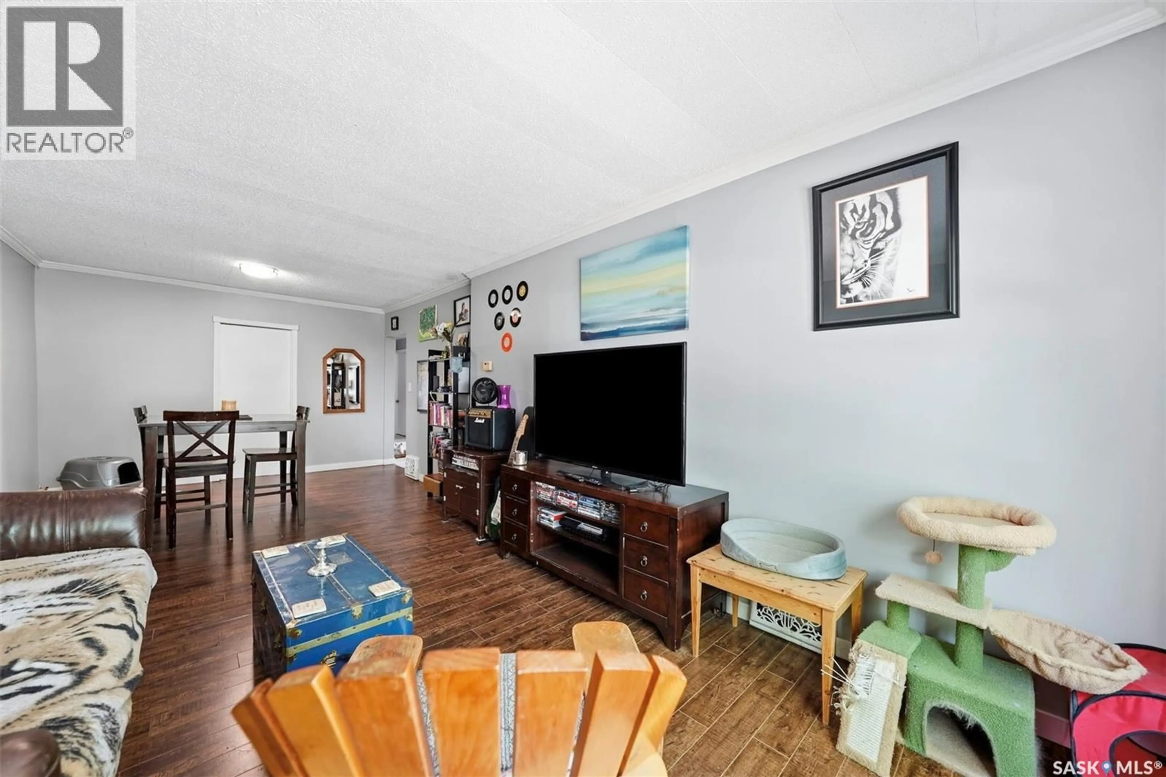 Living room with furniture, unknown for 817 8TH AVENUE, Saskatoon Saskatchewan S7K2X3