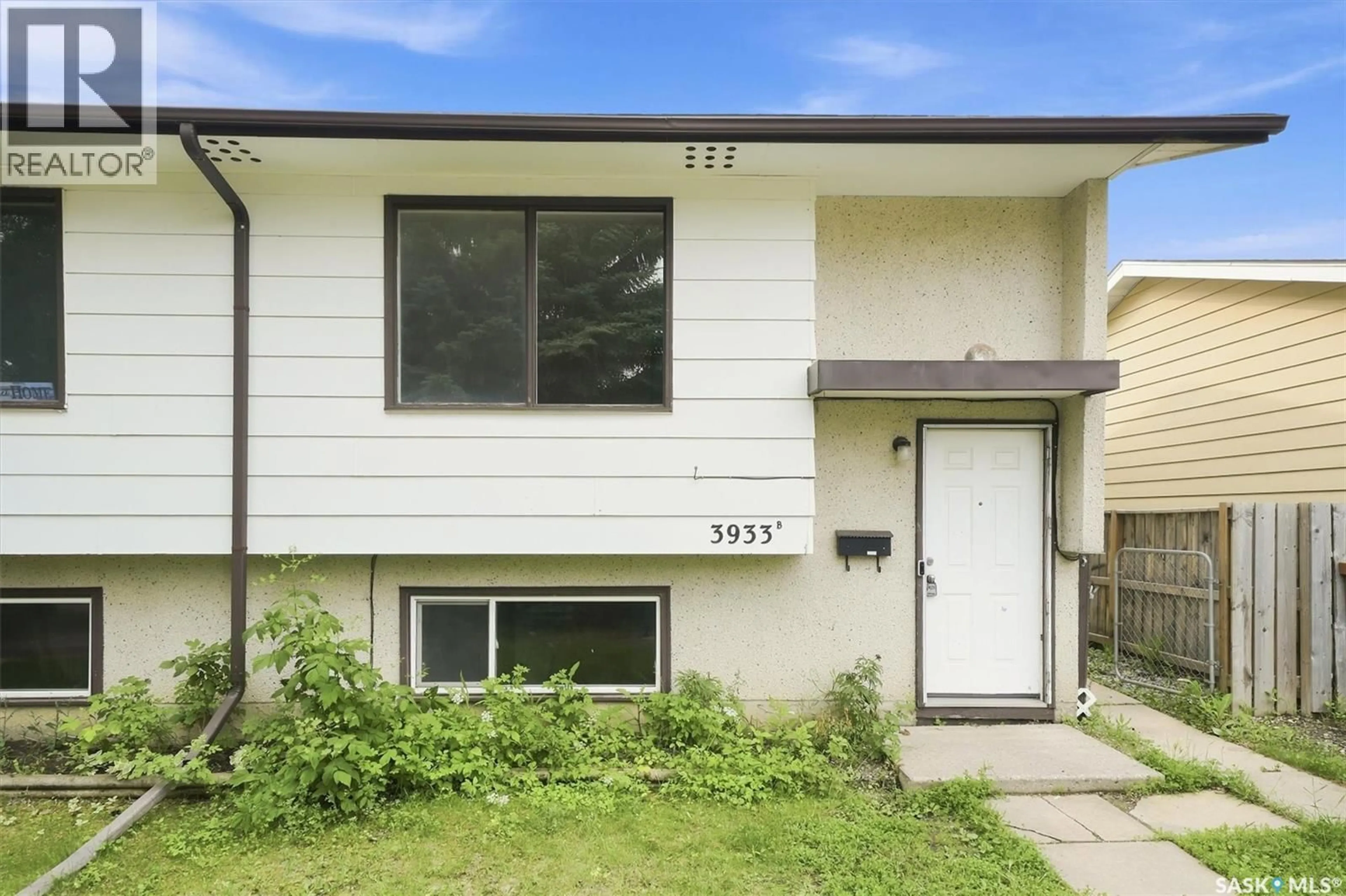 Home with vinyl exterior material, street for A/B - 3933 CENTENNIAL DRIVE, Saskatoon Saskatchewan S7L5T3