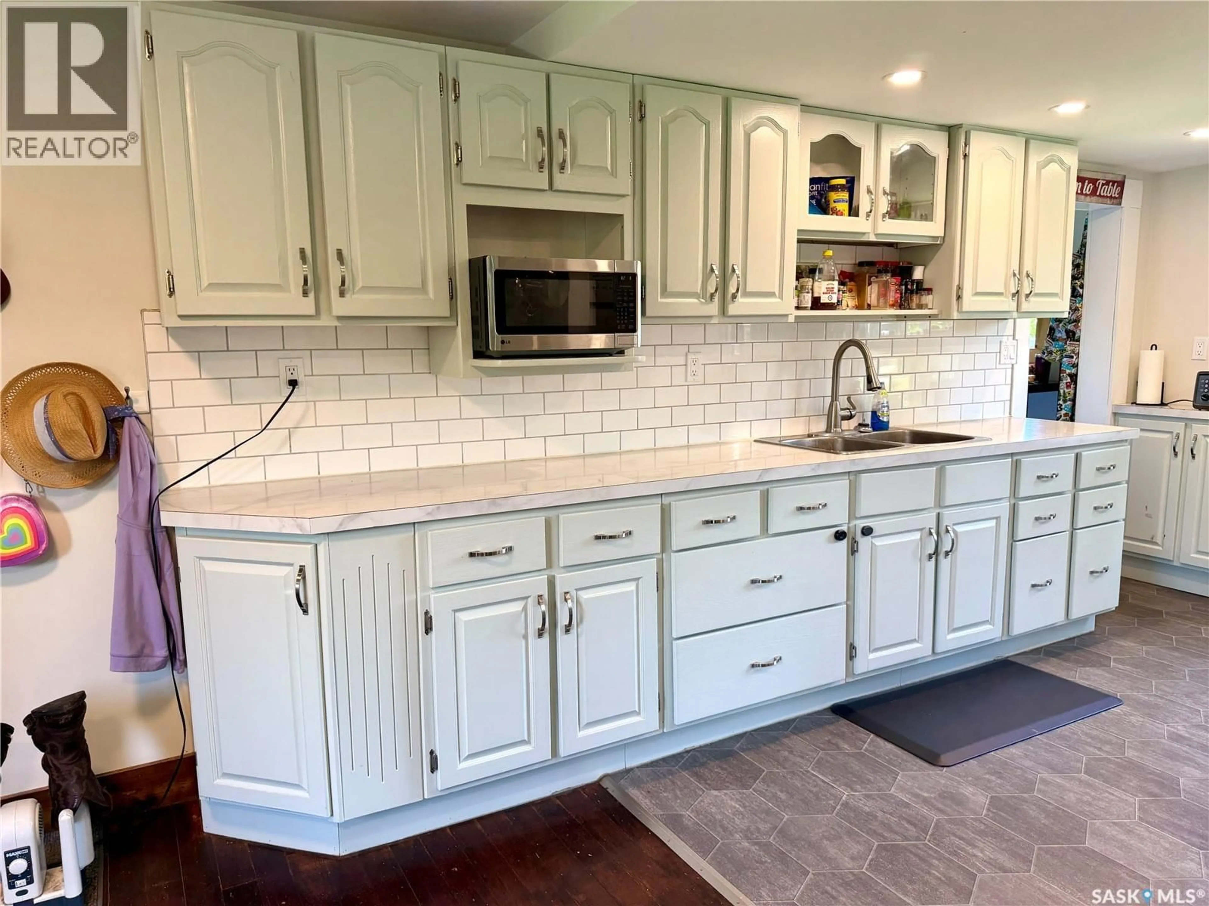 Open concept kitchen, ceramic/tile floor for 402 4TH STREET, Medstead Saskatchewan S0M1W0