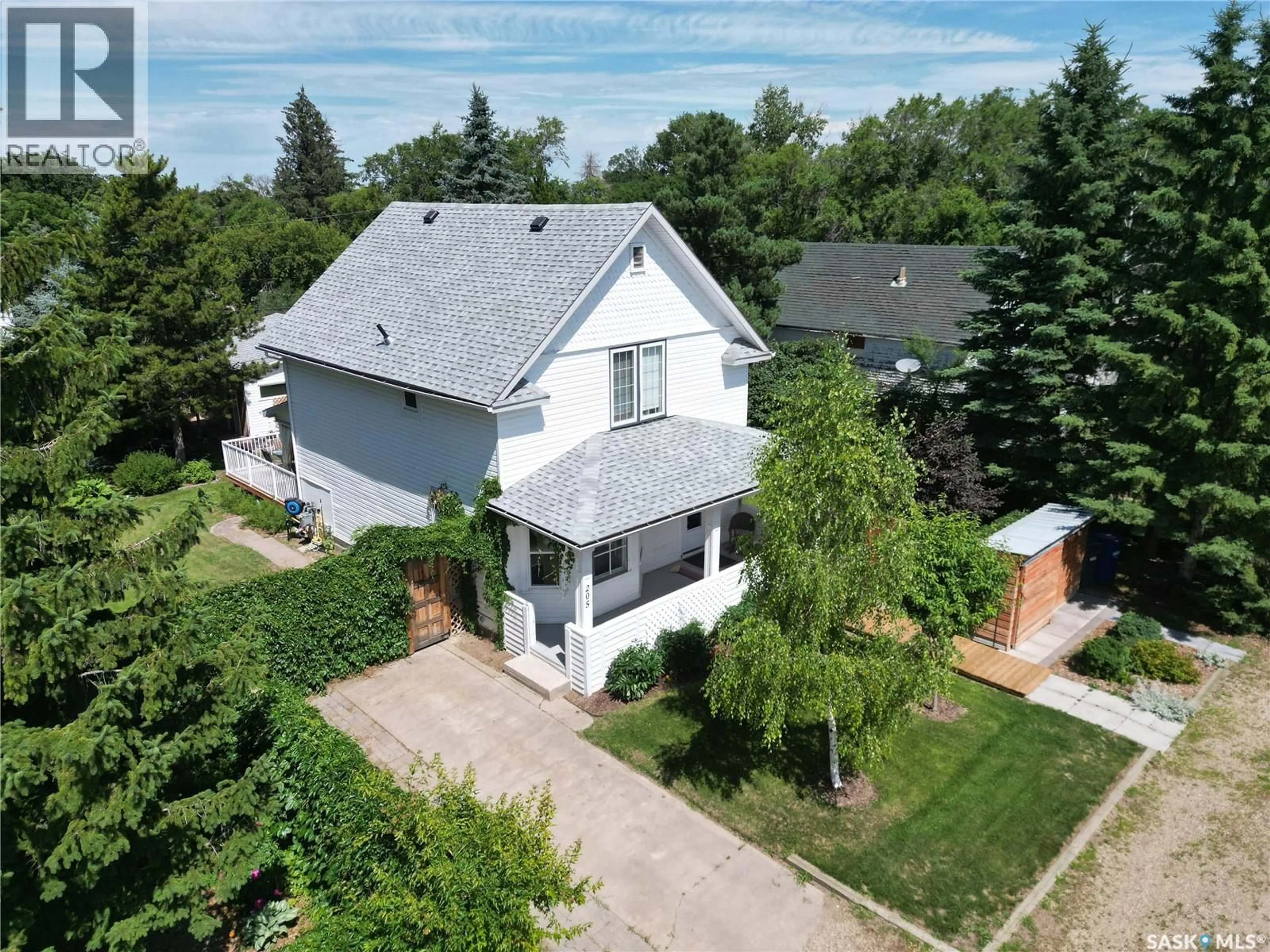 A pic from outside/outdoor area/front of a property/back of a property/a pic from drone, street for 205 3RD AVENUE, Harris Saskatchewan S0L1K0