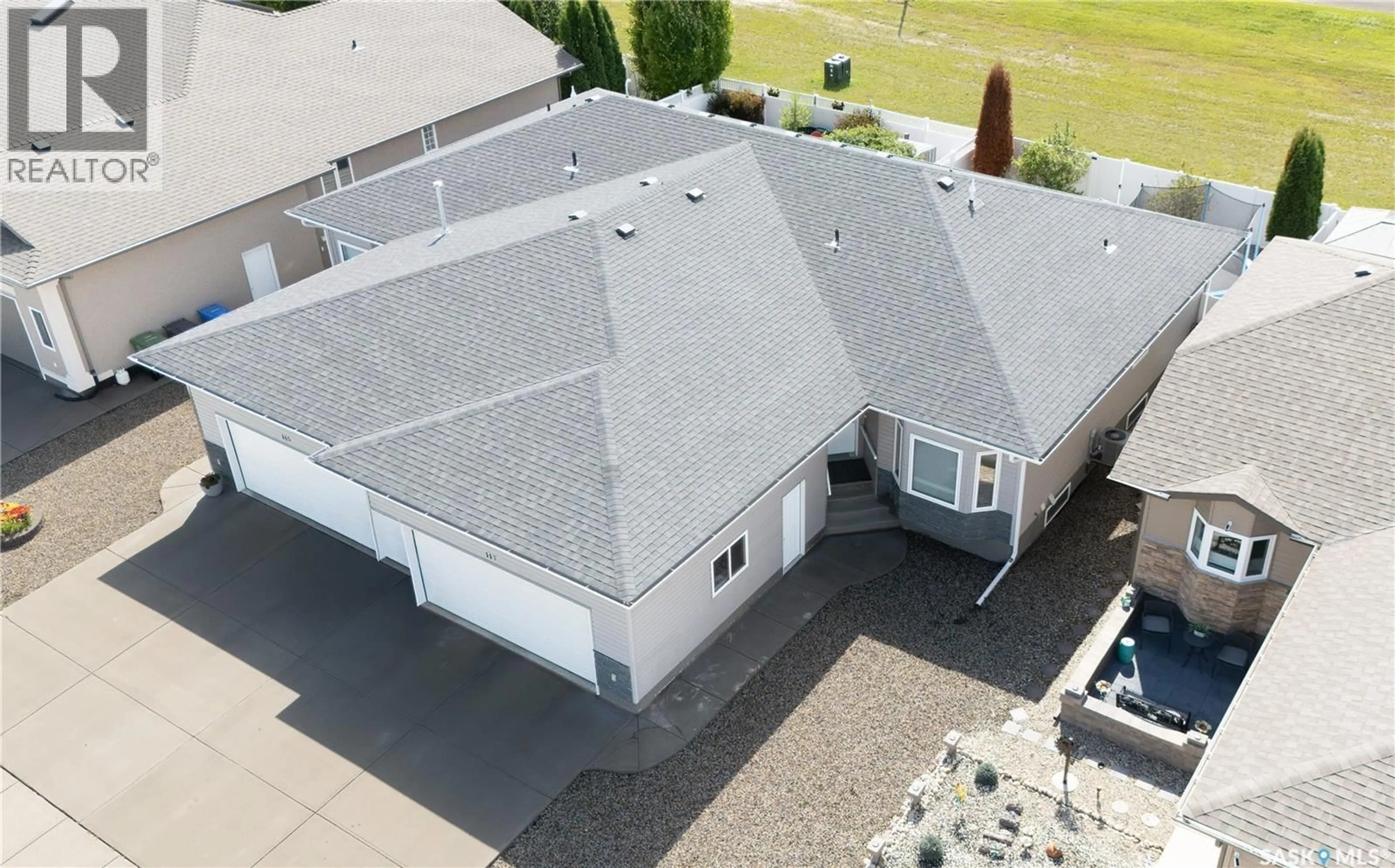 A pic from outside/outdoor area/front of a property/back of a property/a pic from drone, building for 117 GOOD SPIRIT CRESCENT, Yorkton Saskatchewan S3N2W8