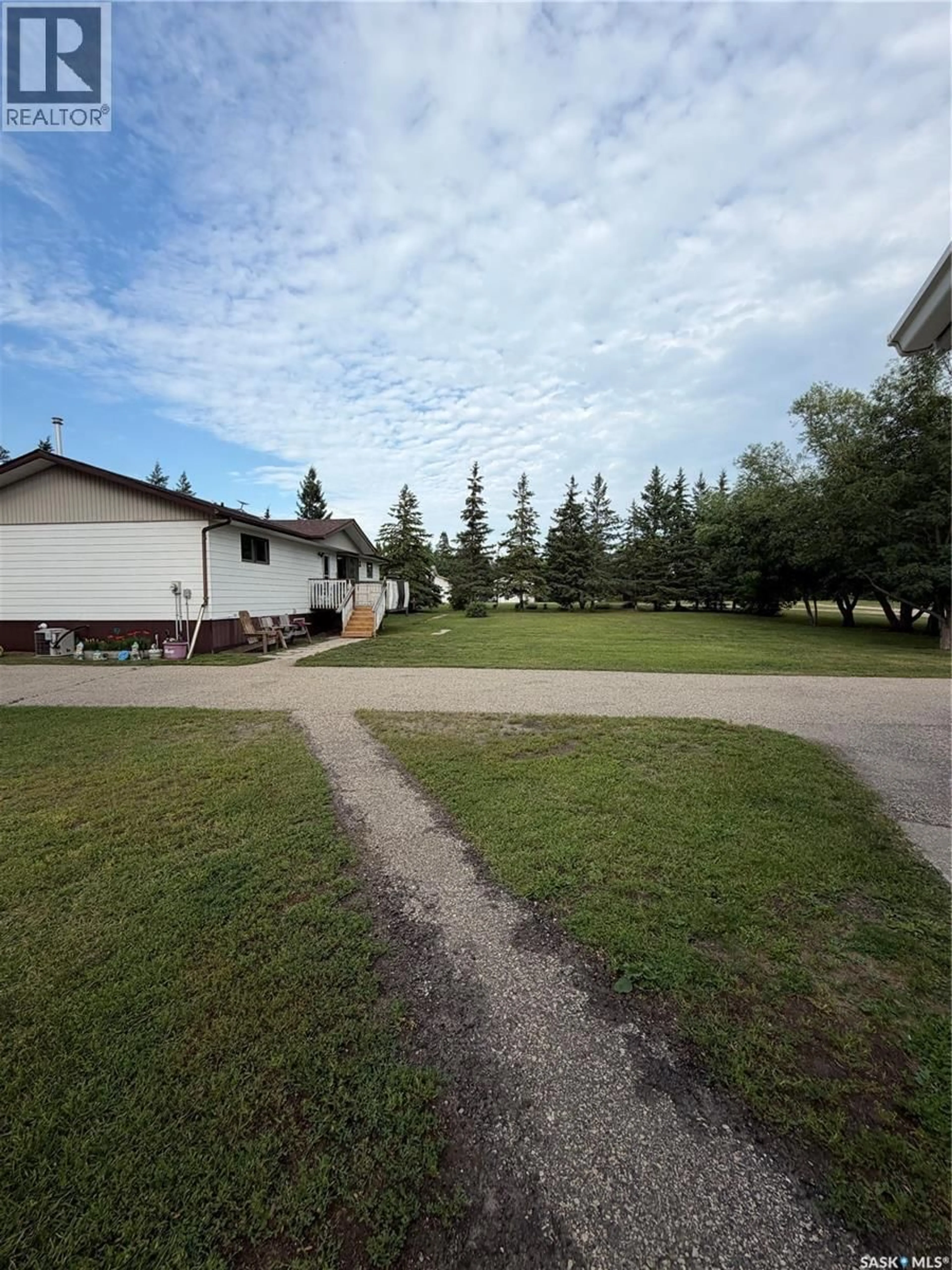 A pic from outside/outdoor area/front of a property/back of a property/a pic from drone, street for 01 KIRSTEIN CRESCENT, Hudson Bay Rm No. 394 Saskatchewan S0E0Y0