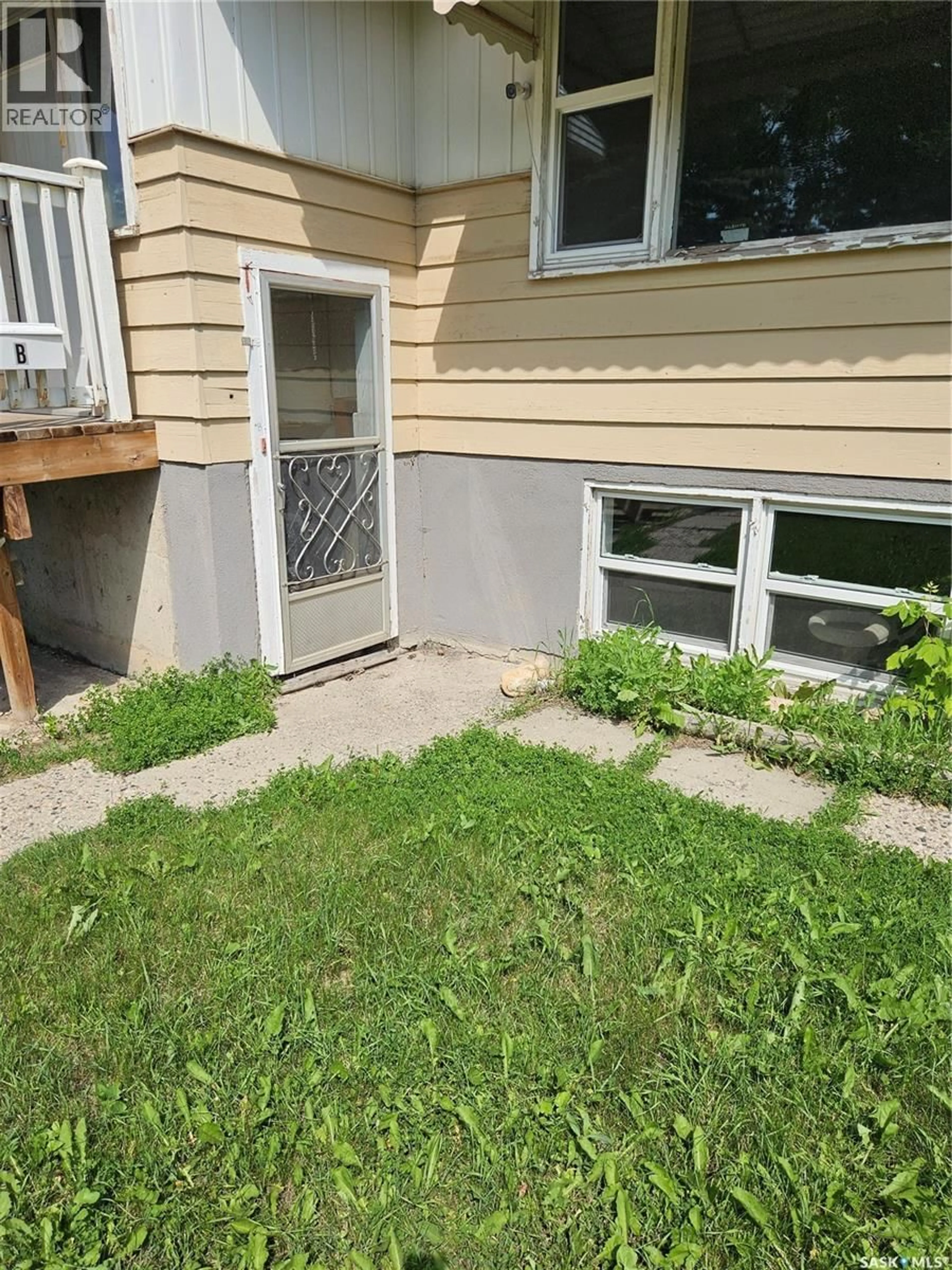 Patio, street for 1415 BOND STREET, Regina Saskatchewan S4N1X2