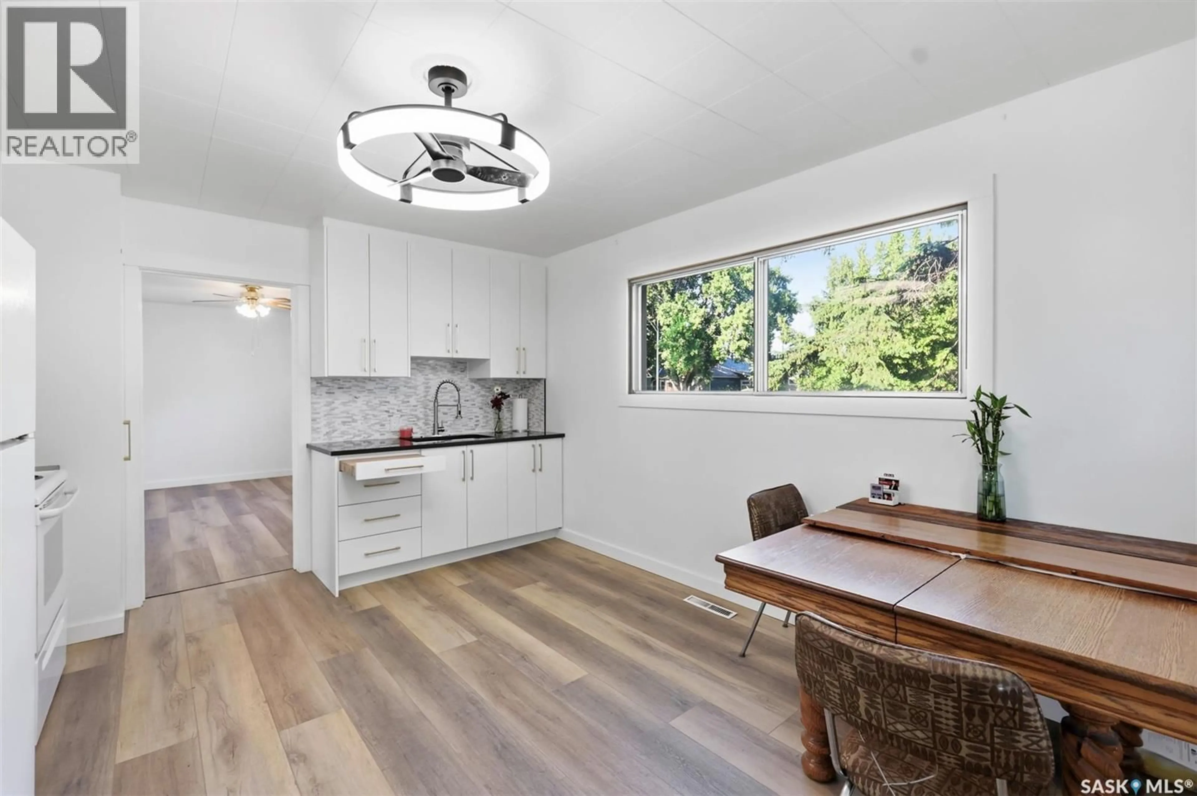 Open concept kitchen, wood/laminate floor for 925 O AVENUE, Saskatoon Saskatchewan S7M2S8