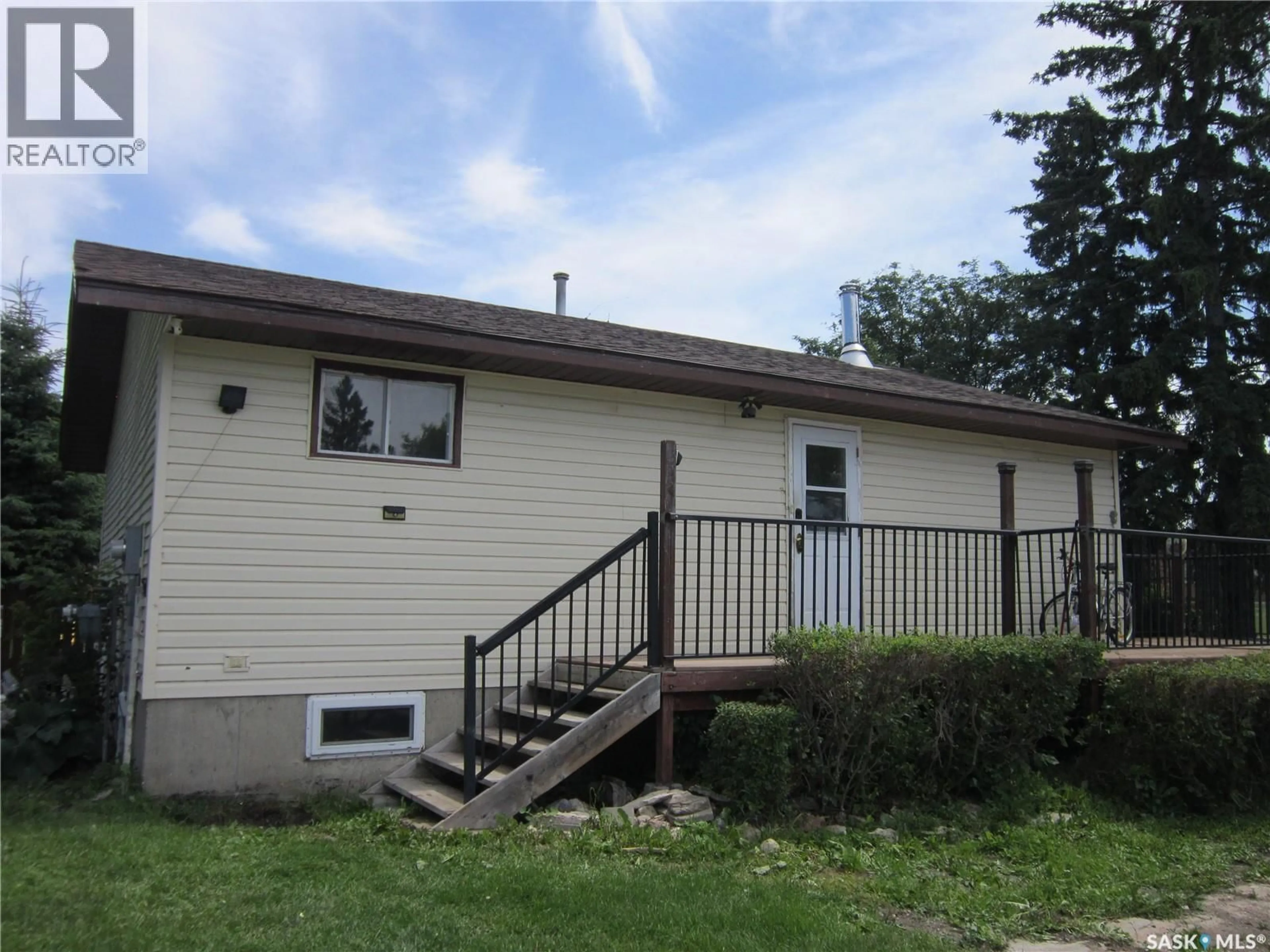 Home with vinyl exterior material, building for 316 4TH STREET, Wakaw Saskatchewan S0K4P0